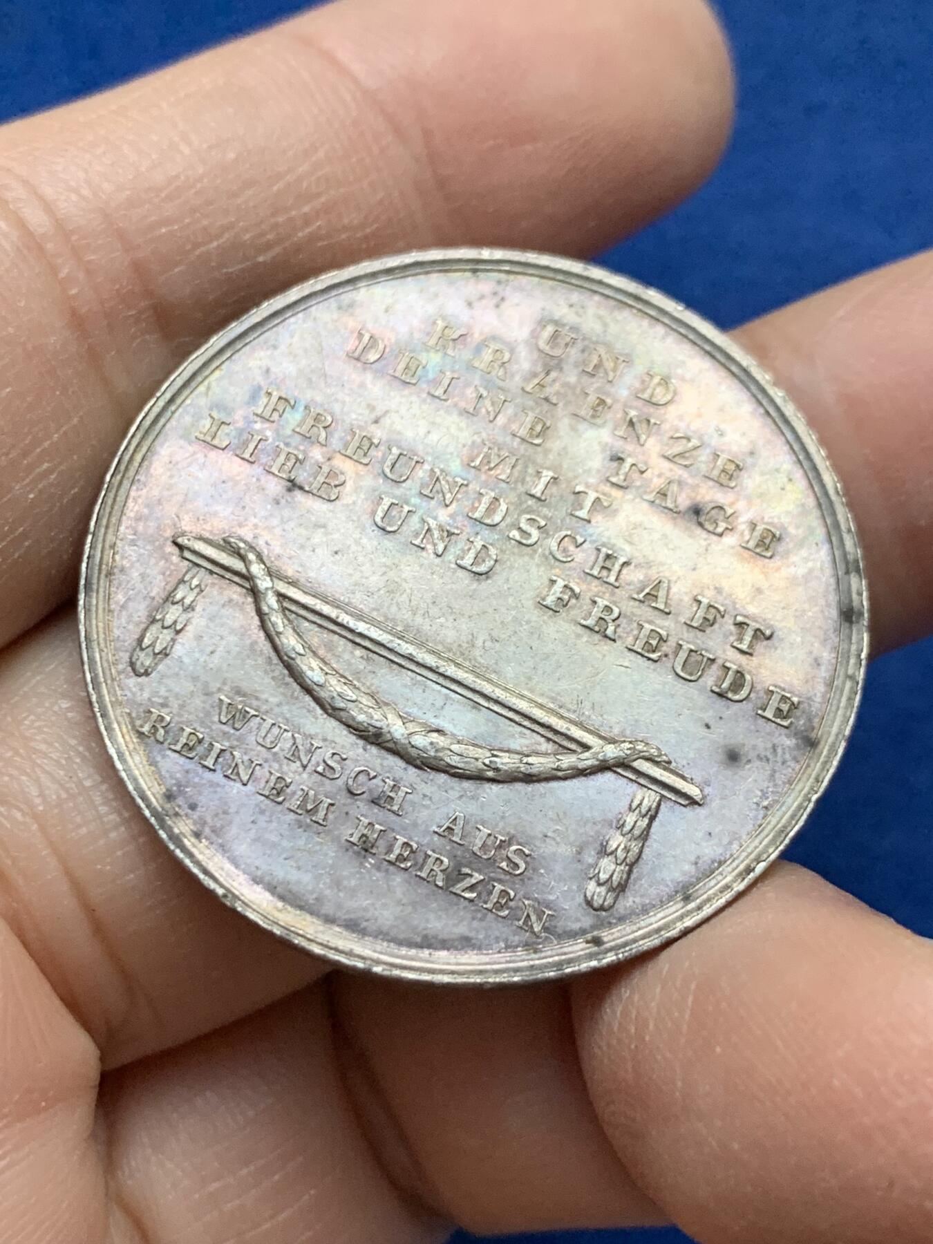 《竞宝斋》第443场 周日，周一，2场连拍 （全场包邮） 1800年前后 德国新世纪美好祝愿银章 友谊天长地久纪念银章 名家Loos作品 13.8克 34.9mm 细节见图