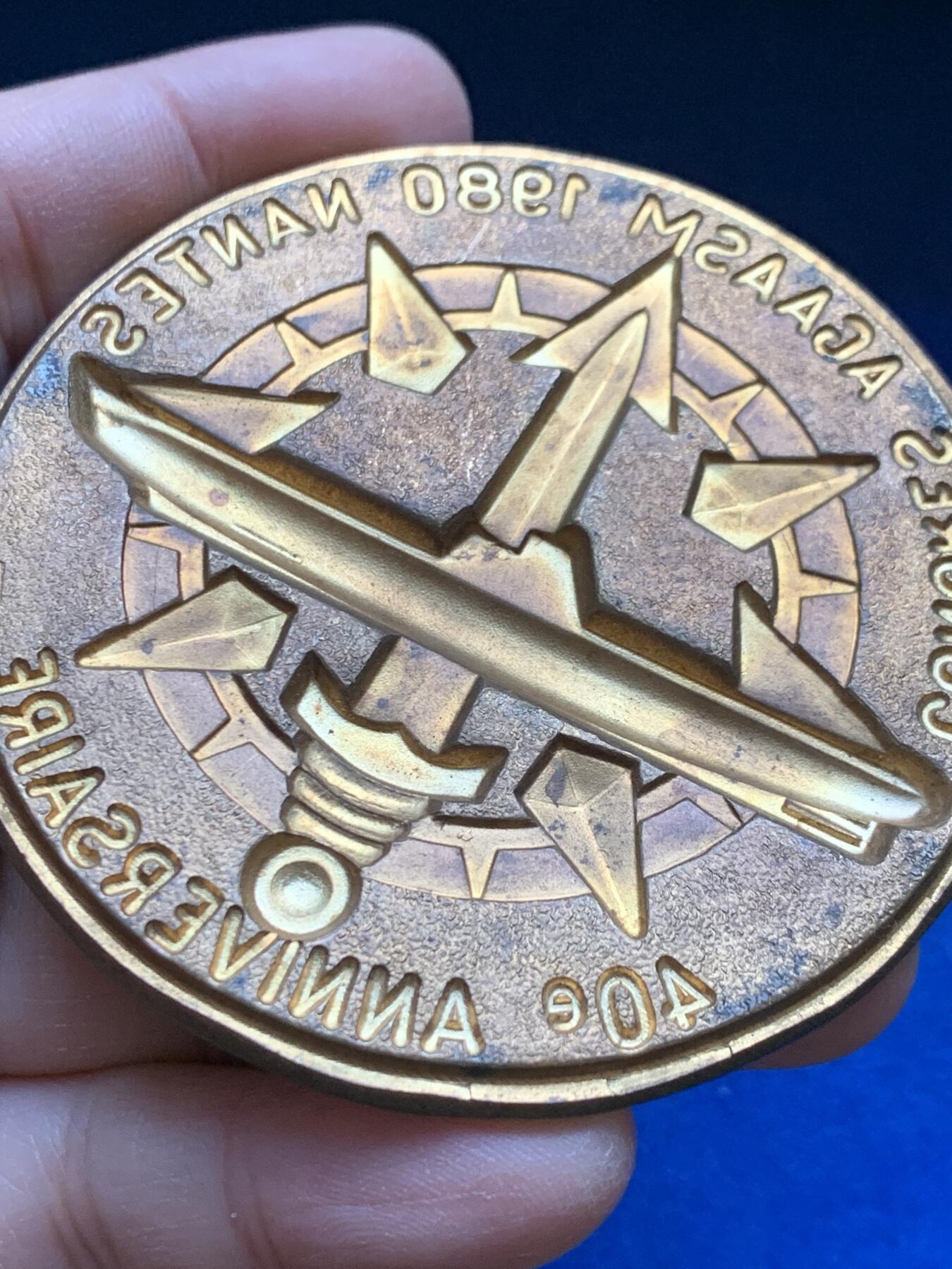 《竞宝斋》第443场 周日，周一，2场连拍 （全场包邮） 1980年法国南特ACAM大会40周年纪念章 107.8克 73.2mm