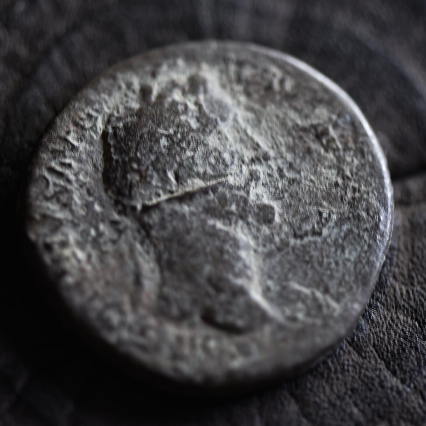 【良泉】【2025年最后一场】12月18日晚19.30点开拍！188组【直播场】西方古代钱币、丝路杂项、印章！ 18.12克，公元147-148年【古罗马】五贤帝-安东尼·庇护“公平女神”手持天秤和丰饶角，赛斯特提大铜币（该版本常见阿斯和都庞第，赛斯特提版很少见）