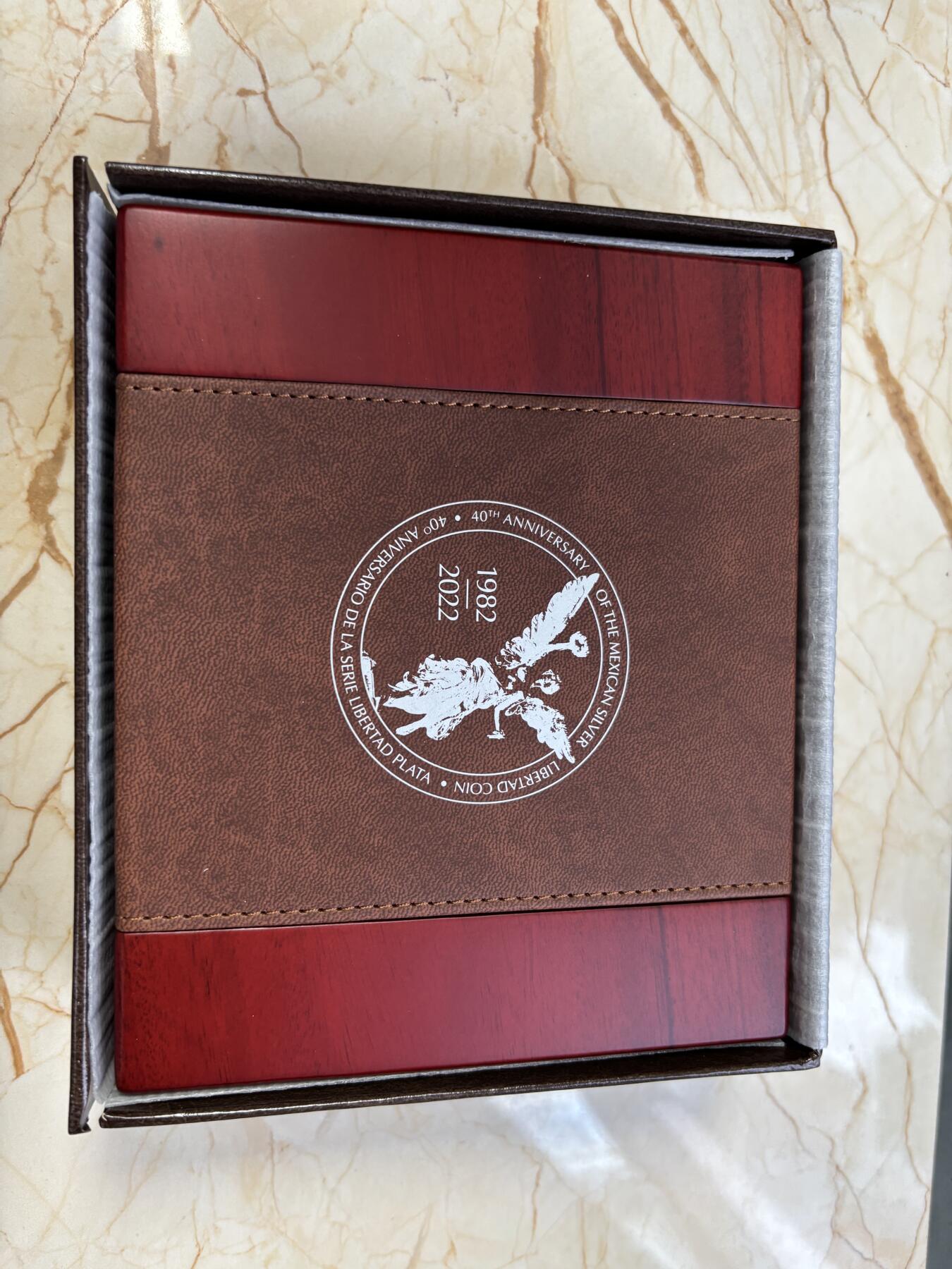 第184期拍卖 墨西哥2022年自由女神银币发行40周年1盎司银币+2盎司银条，999银，发行2022套