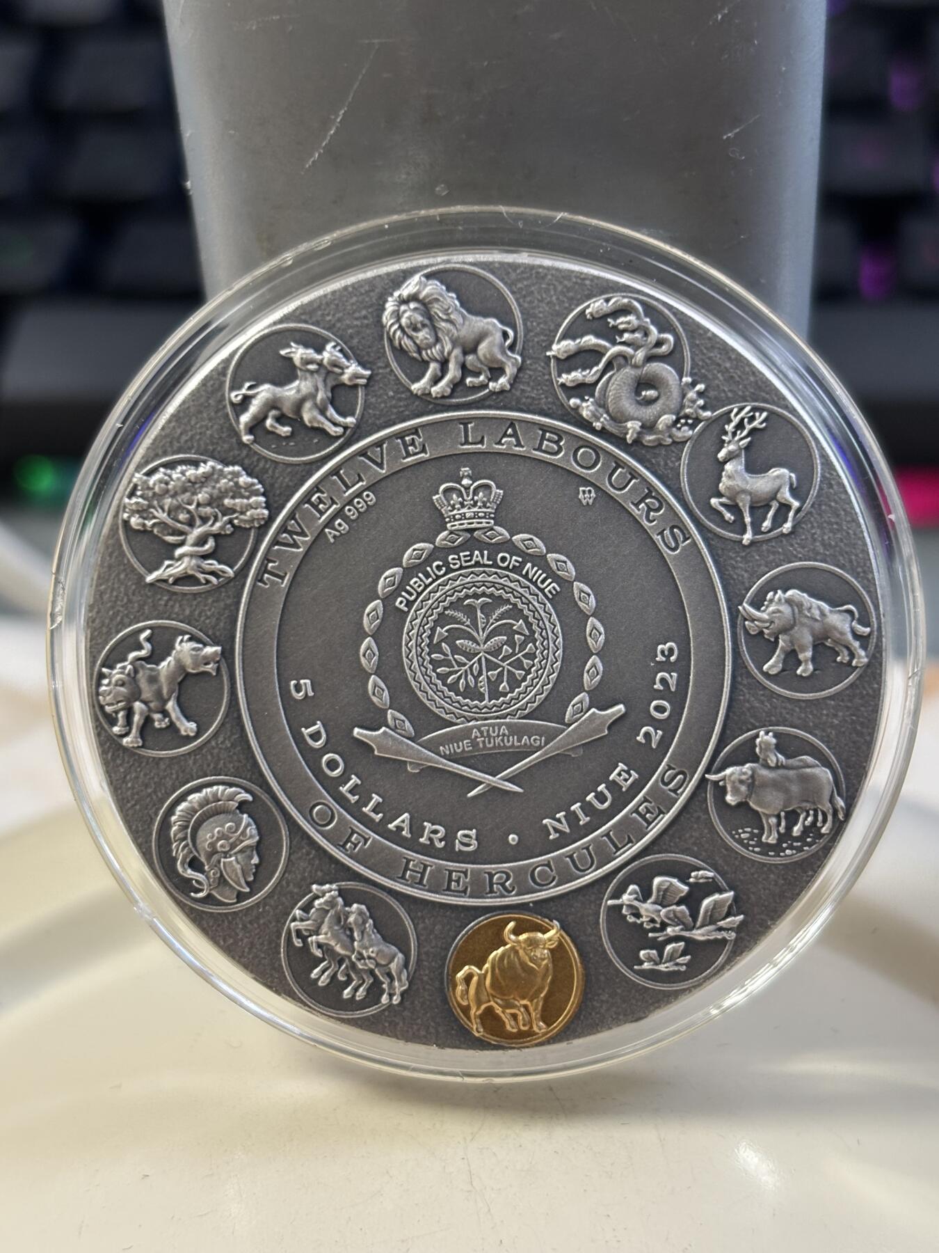 第184期拍卖 纽埃2023年大力神海格力斯驯服克里特公牛仿古银币，999银，发行500枚