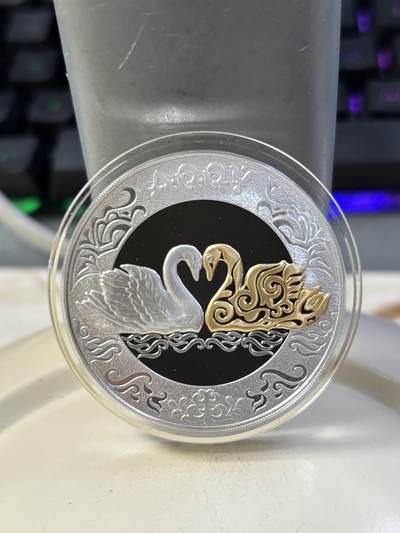 第183期拍卖 - 哈萨克斯坦2021年天鹅镶嵌钻石镀金纪念银币，925银，发行量4000枚
