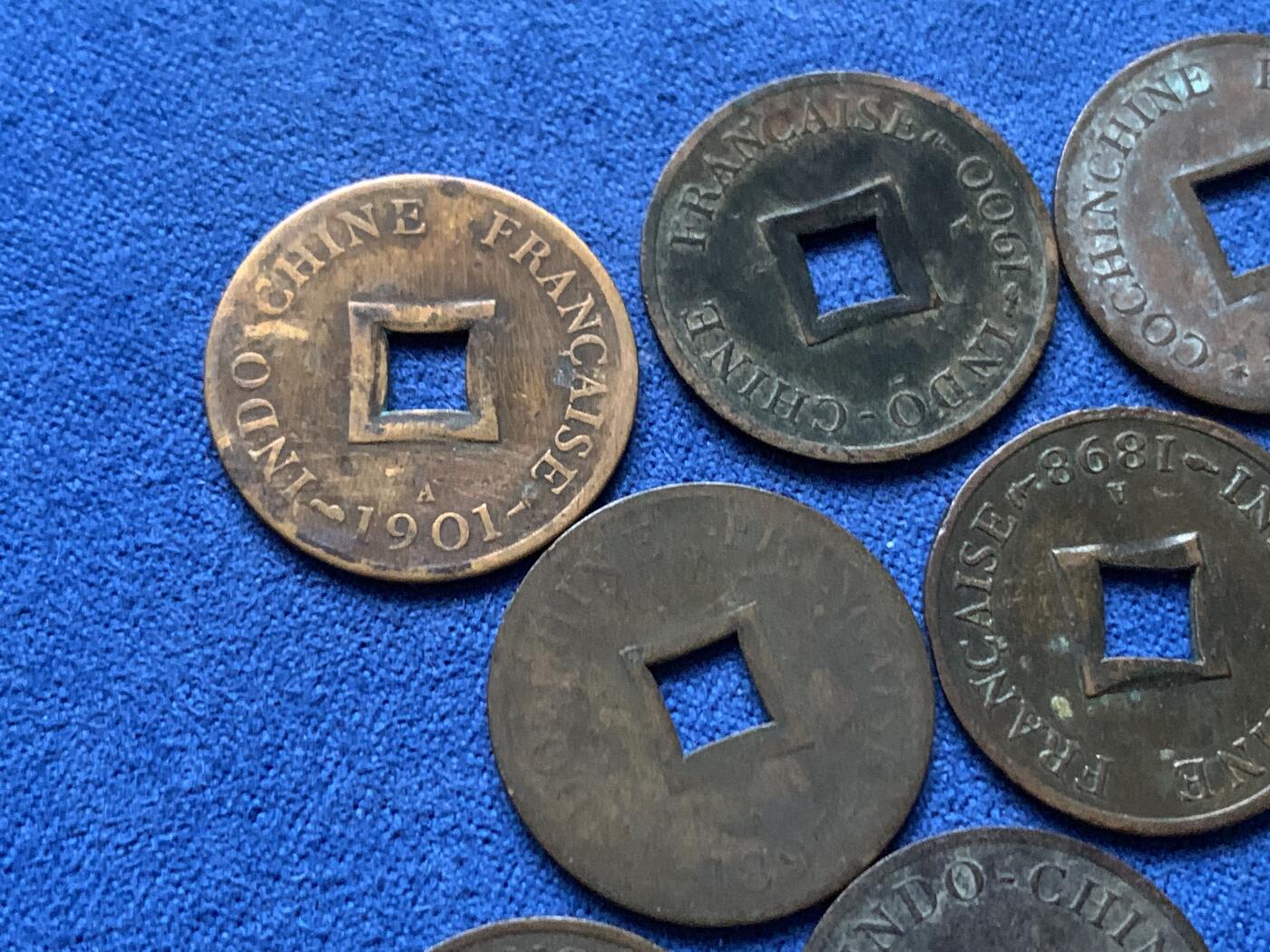 《竞宝斋》第443场 周日，周一，2场连拍 （全场包邮） 八枚一组 法属印支安南当二铜币 细节见图