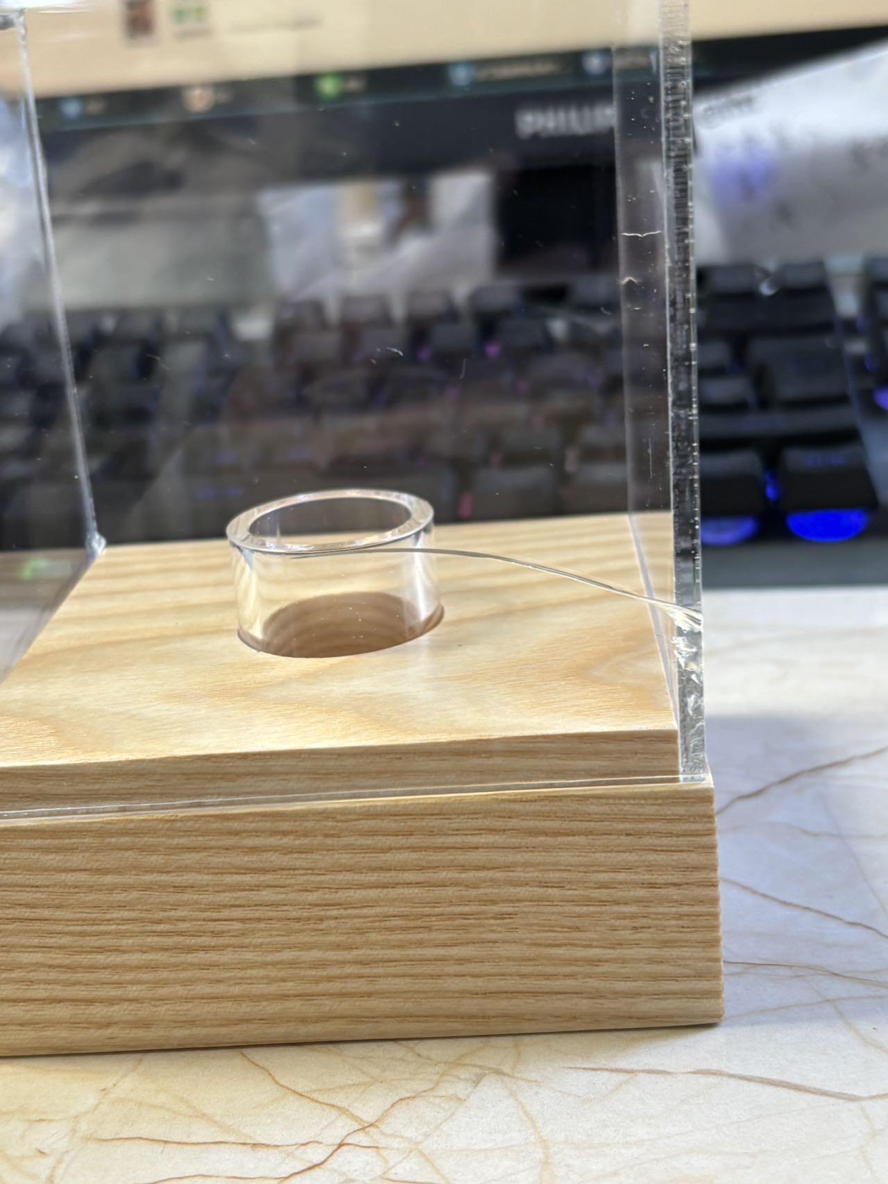 第183期拍卖 纽埃2021年麦哲伦环球航行立体镶嵌2盎司纪念银币，999银，发行333枚，亚克力盒有裂痕