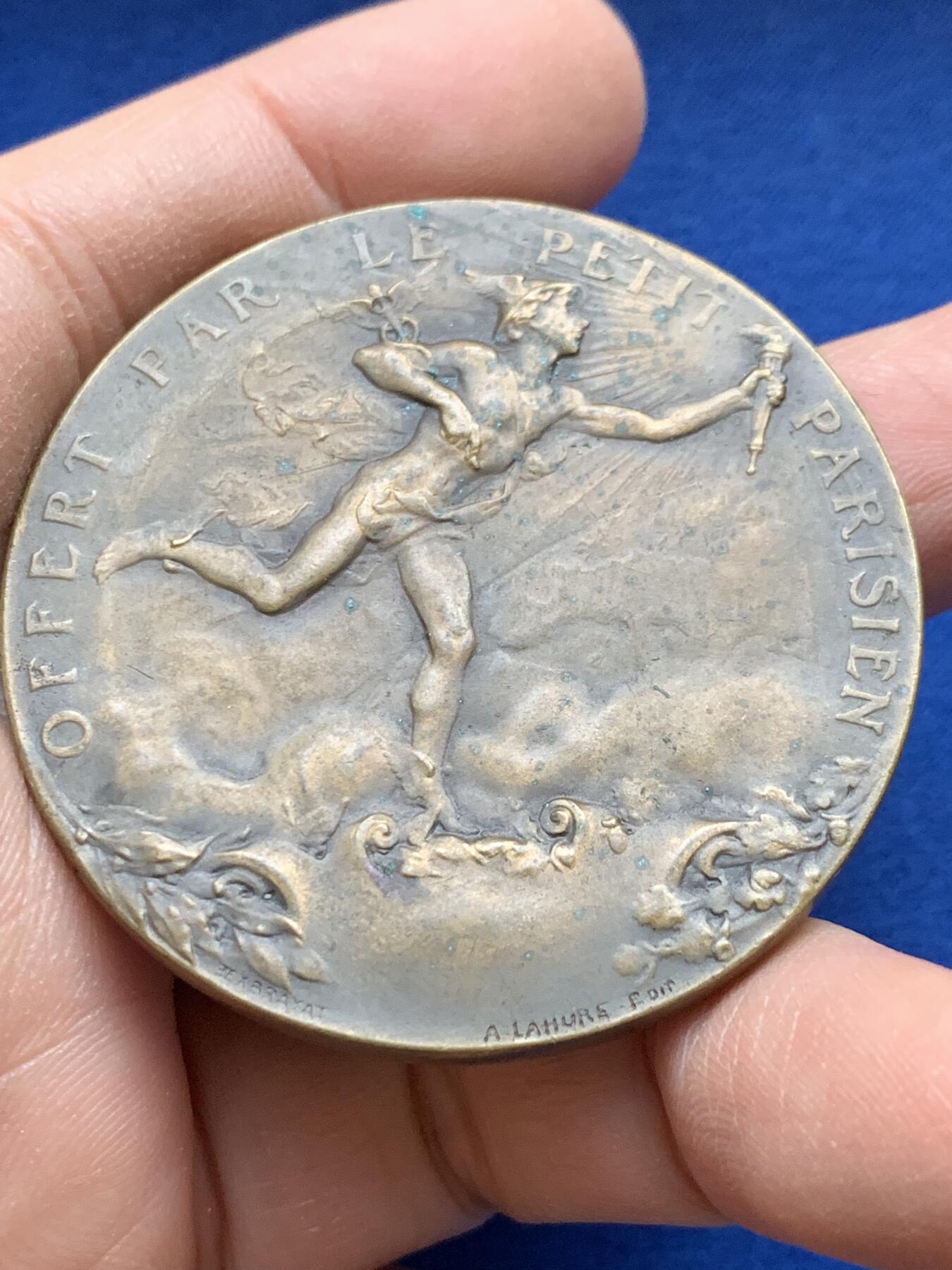 《竞宝斋》第443场 周日，周一，2场连拍 （全场包邮） 法国巴黎世界博览会铜章 正方形铜标 62.3克 50.2mm