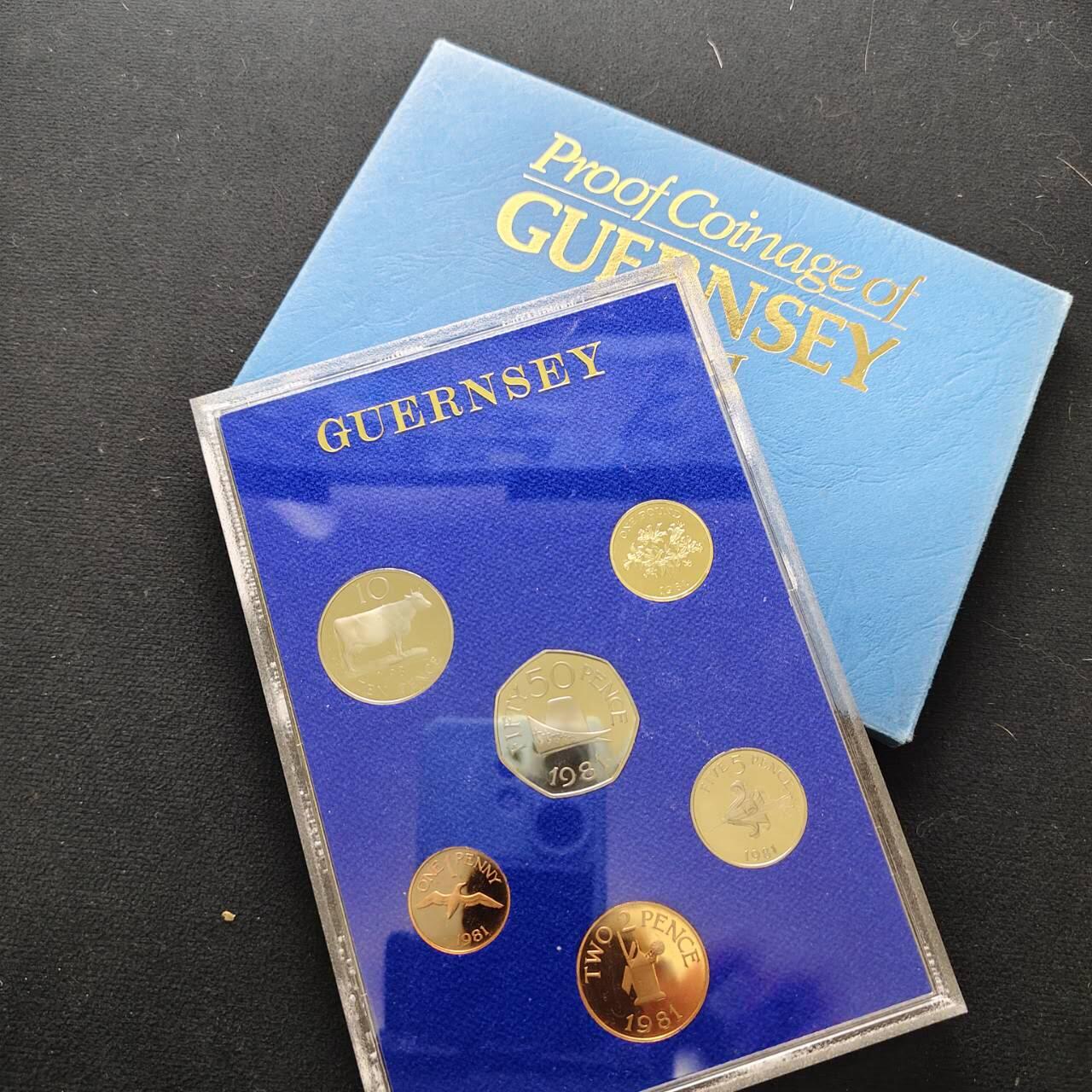 【全场包邮】纯粹捡漏拍485场（免费代拍第22场） 根西1981年官方发行皇家厂经典信封装精制套币-含根西百合1镑精制币-盒证全-PS9