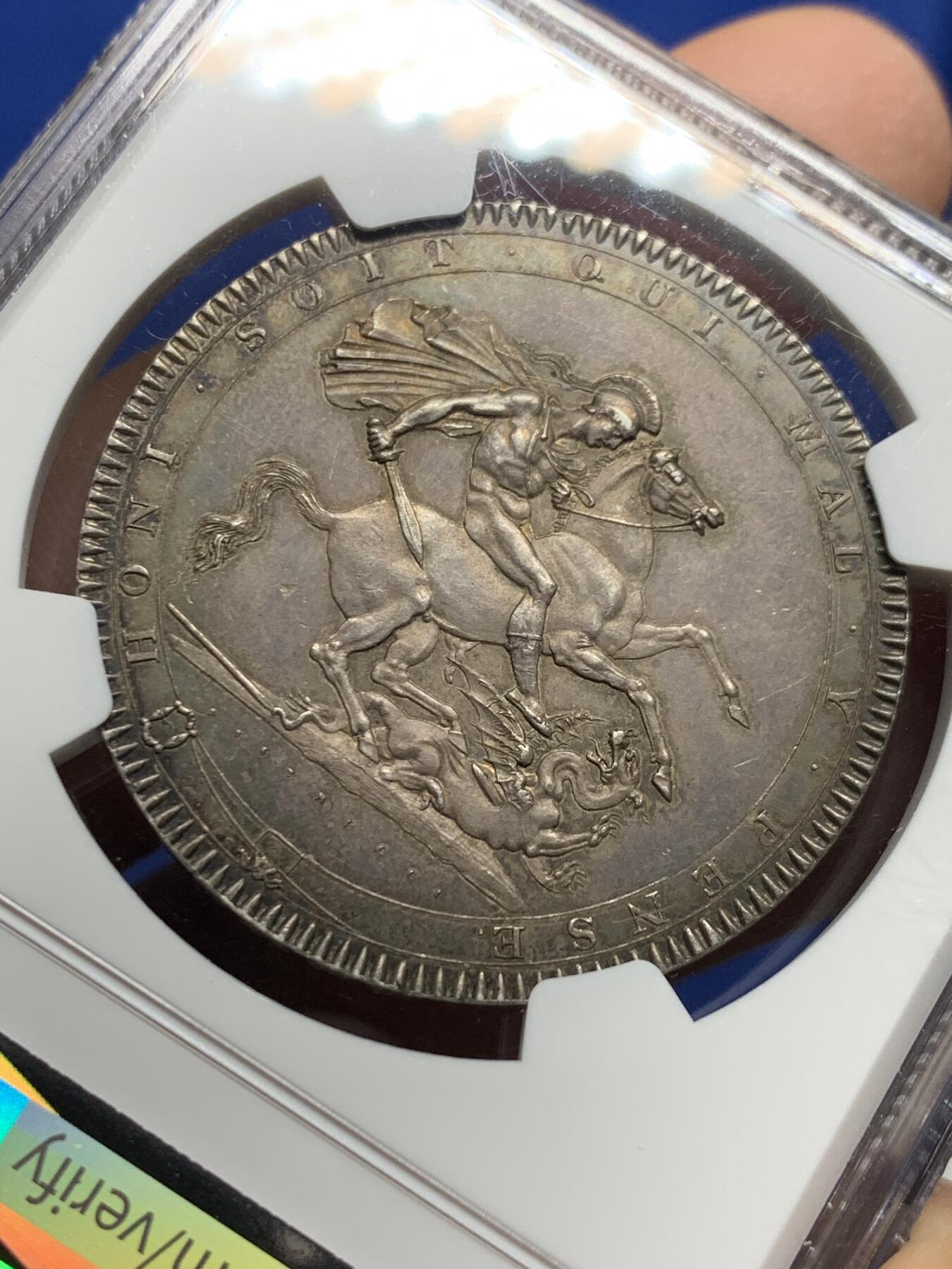 《竞宝斋》第443场 周日，周一，2场连拍 （全场包邮） NGC MS63 英国1818年乔治三世马剑克朗，马剑首年，乔三克朗三个年份中发行量最少的，包浆醇厚，近期价格不断攀升。