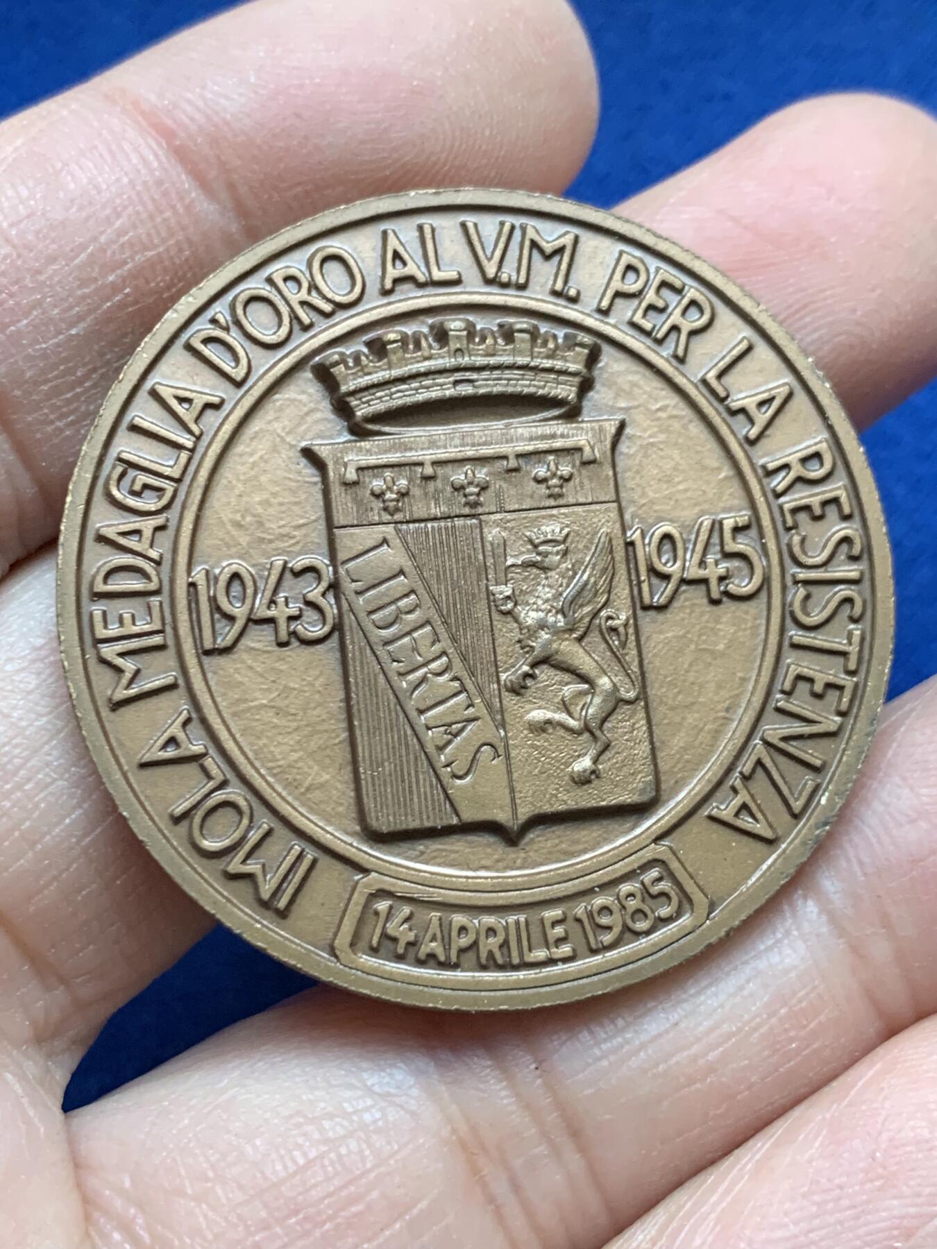 《竞宝斋》第443场 周日，周一，2场连拍 （全场包邮） 意大利二战抵抗运动‌纪念章 重约26.7克 40.1mm 双面高浮雕 细节见图