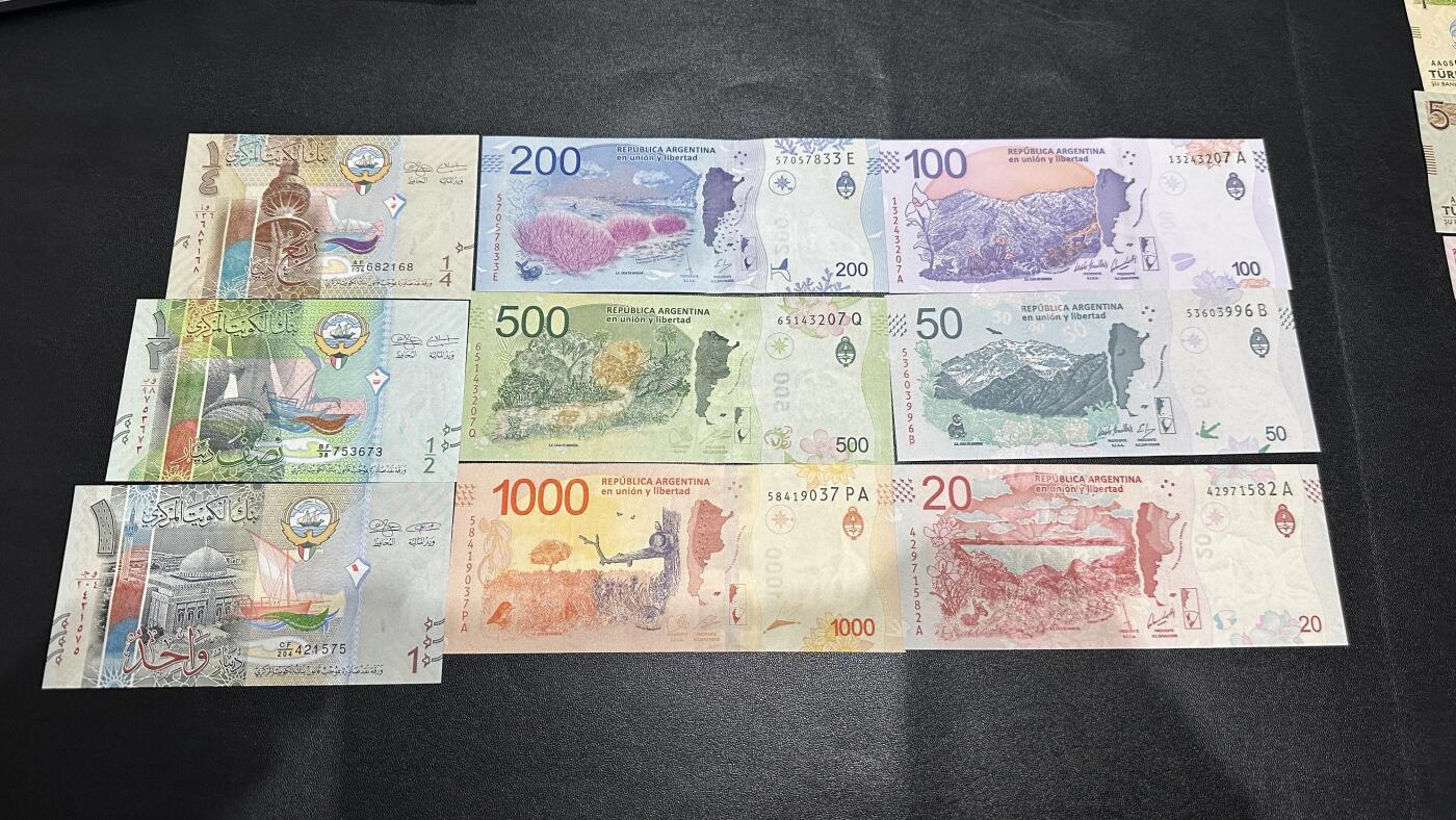 《外钞收藏家》第五百九十期（欧洲强钞、港币、硬通货及丰富裸币大拍场）（本平台长期征集拍品、欢迎藏友们联系合作） 科威特3张+阿根廷1套6张一起 全新UNC