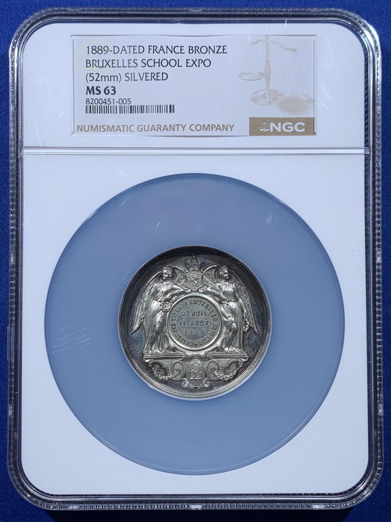《竞宝斋》第443场 周日，周一，2场连拍 （全场包邮） NGC MS63 高分 1889年布鲁塞尔博览会 SCOLAIRE翼女神镀银铜章，双面高浮雕，细节立体，首见品，加大加厚盒。