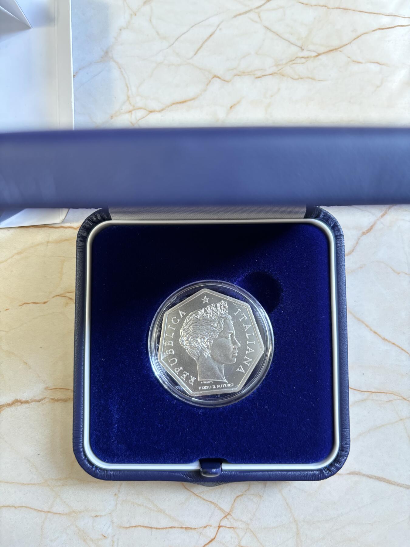 第183期拍卖 意大利2024年七国集团G7首脑峰会主宾国女神银币，925银，20.24克，发行4000枚，有手印