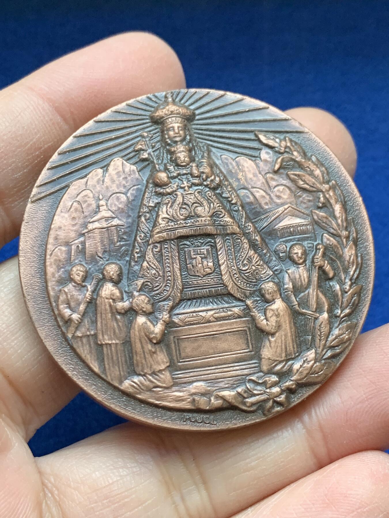 《竞宝斋》第443场 周日，周一，2场连拍 （全场包邮） 加泰罗尼亚守护圣徒100周年纪念铜章 直径50mm 重量88g