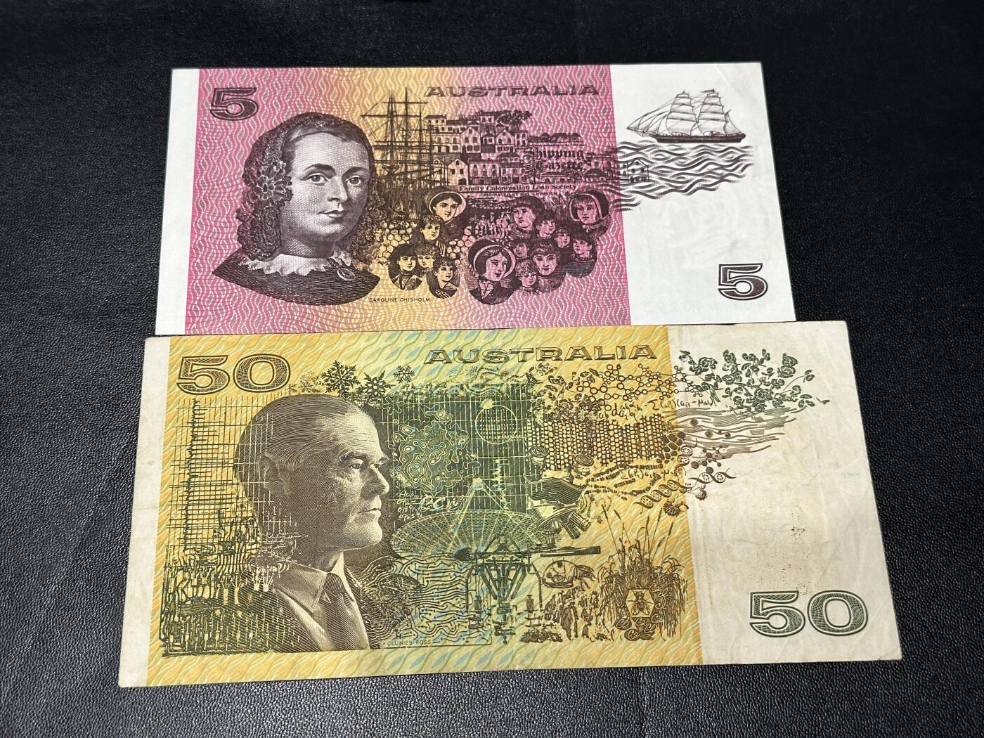 《外钞收藏家》第五百九十期（欧洲强钞、港币、硬通货及丰富裸币大拍场）（本平台长期征集拍品、欢迎藏友们联系合作） 澳大利亚纸币版5和50澳元 2张一起 非全新 品相如图