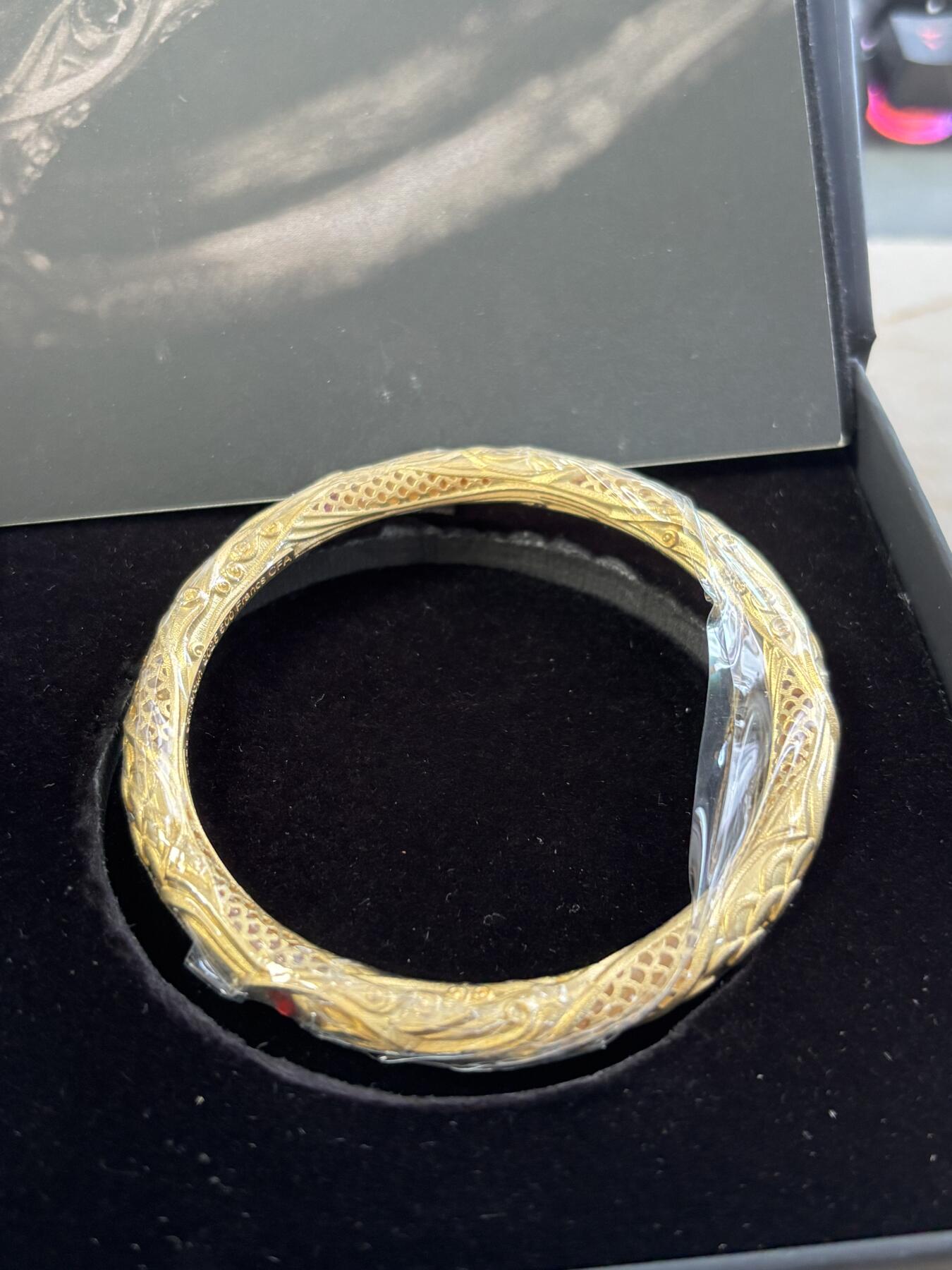 第184期拍卖 喀麦隆2025年哪吒乾坤圈火系镶嵌水晶镀金纪念银币,925银镀金，23克，发行299枚，