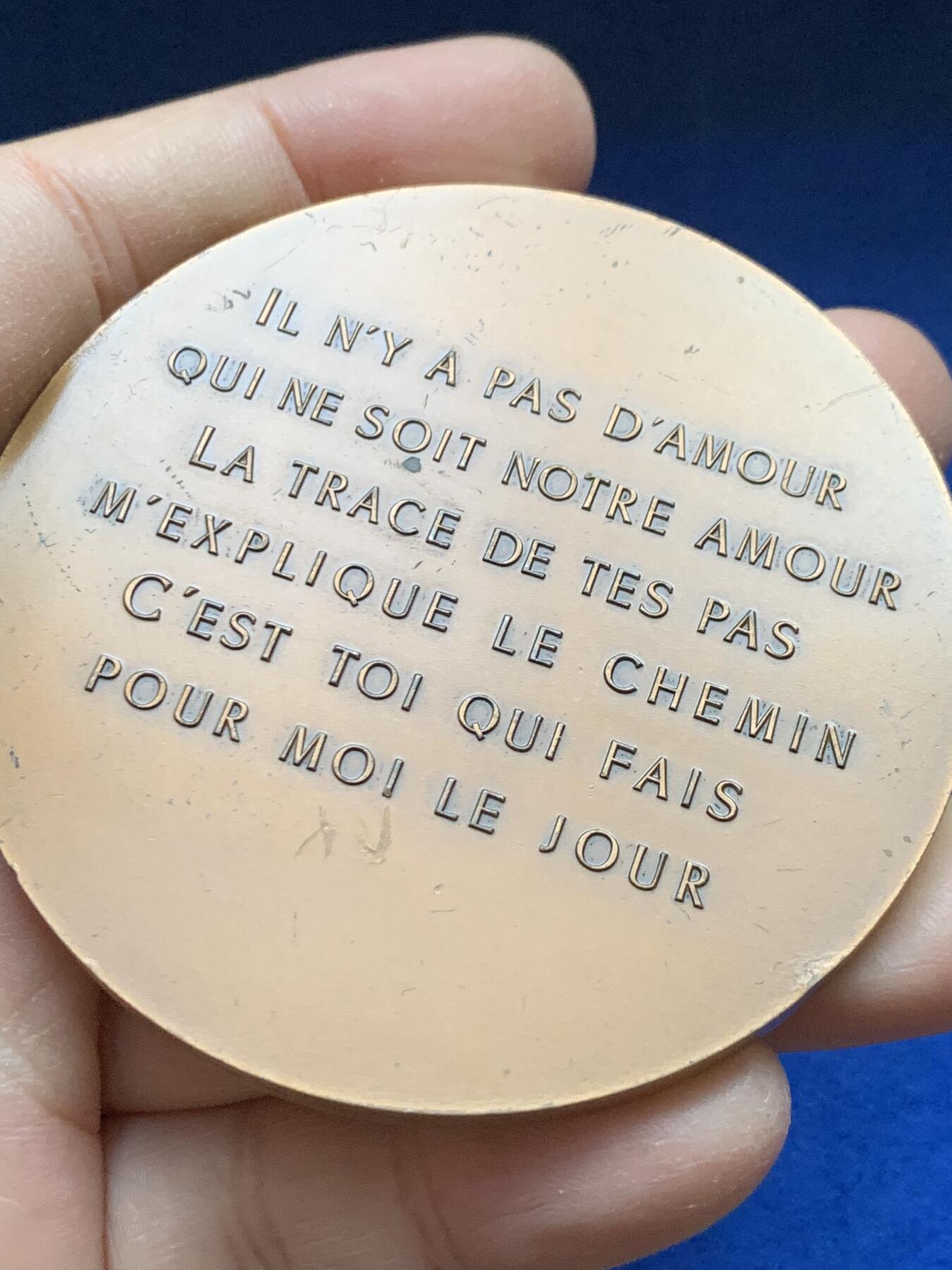 《竞宝斋》第443场 周日，周一，2场连拍 （全场包邮） 法国作家路易·阿拉贡纪念铜章 1982 丰饶角铜标 150.4克 68mm