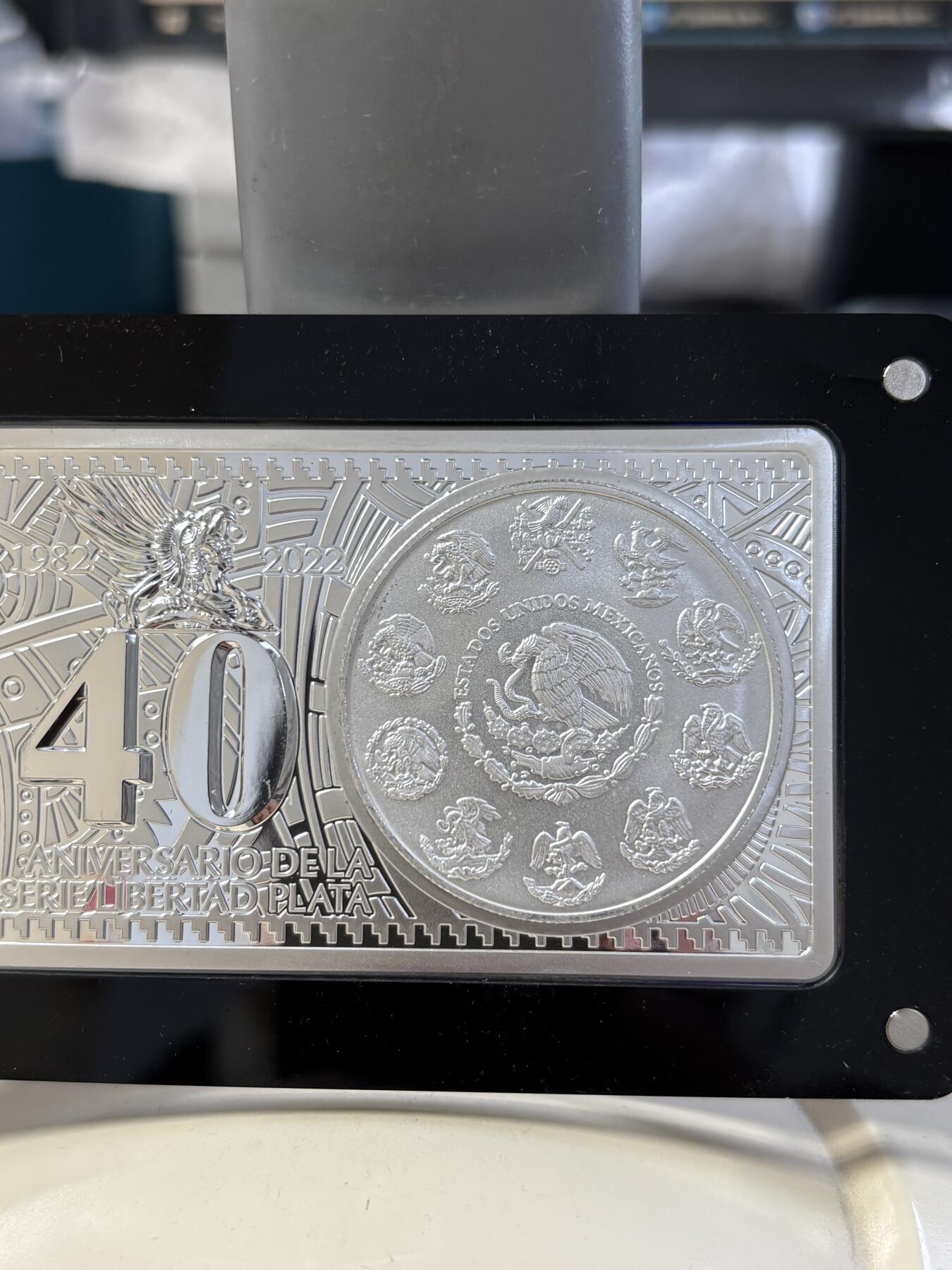 第184期拍卖 墨西哥2022年自由女神银币发行40周年1盎司银币+2盎司银条，999银，发行2022套