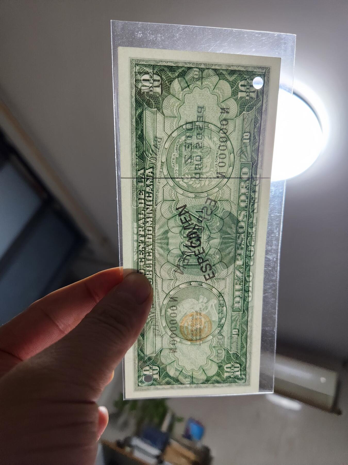 12月3号晚上8点 外国纸币自动截拍第67场 多米尼加10 全新样票