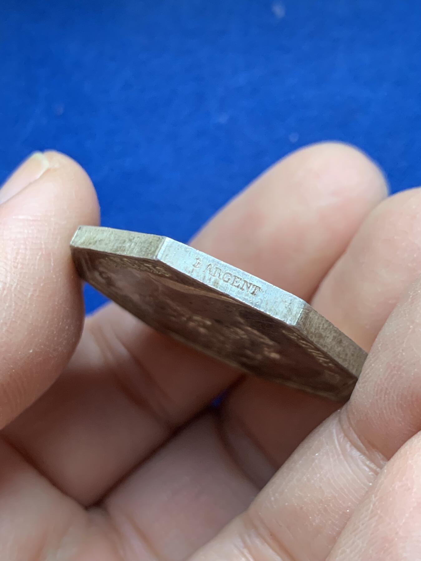 《竞宝斋》第443场 周日，周一，2场连拍 （全场包邮） 法国1834年波尔多商会八角银质代币 33.4mm 19.7g 银标边铭