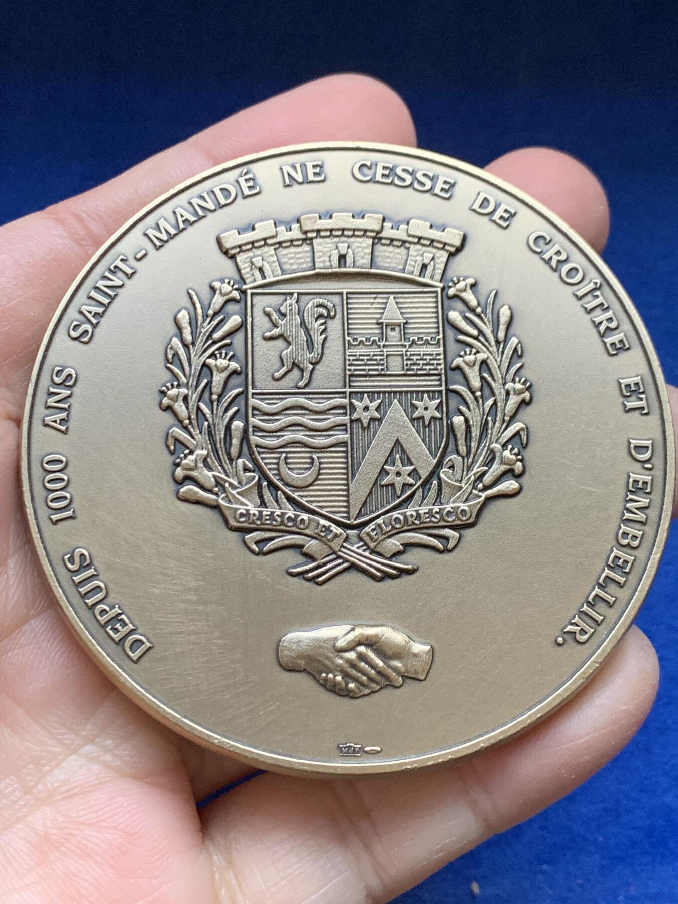 《竞宝斋》第443场 周日，周一，2场连拍 （全场包邮） 法国圣麦迪地区千年发展纪念章 176克 69mm 边铭刻字