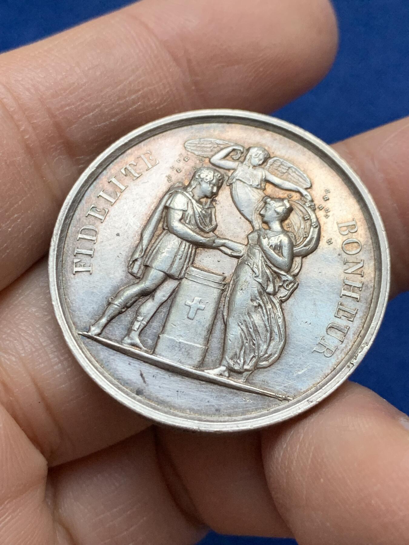 《竞宝斋》第443场 周日，周一，2场连拍 （全场包邮） 法国婚章 16.4克 33.2mm 1859 手指银标 不多见的品种