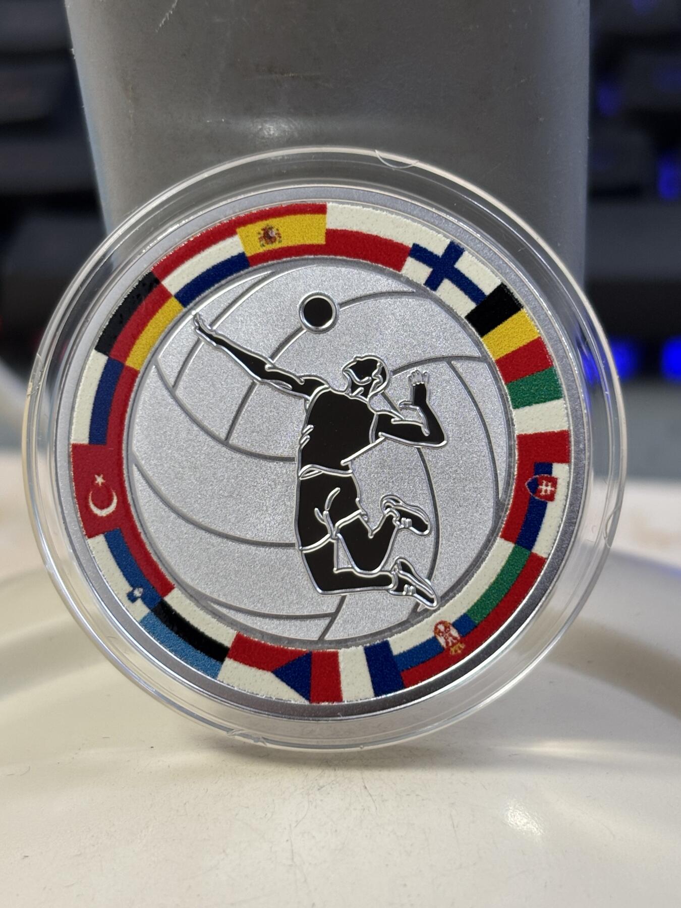 第184期拍卖  纽埃2017年体育运动项目排球彩色精制纪念银币,999银，发行500枚，17.5克