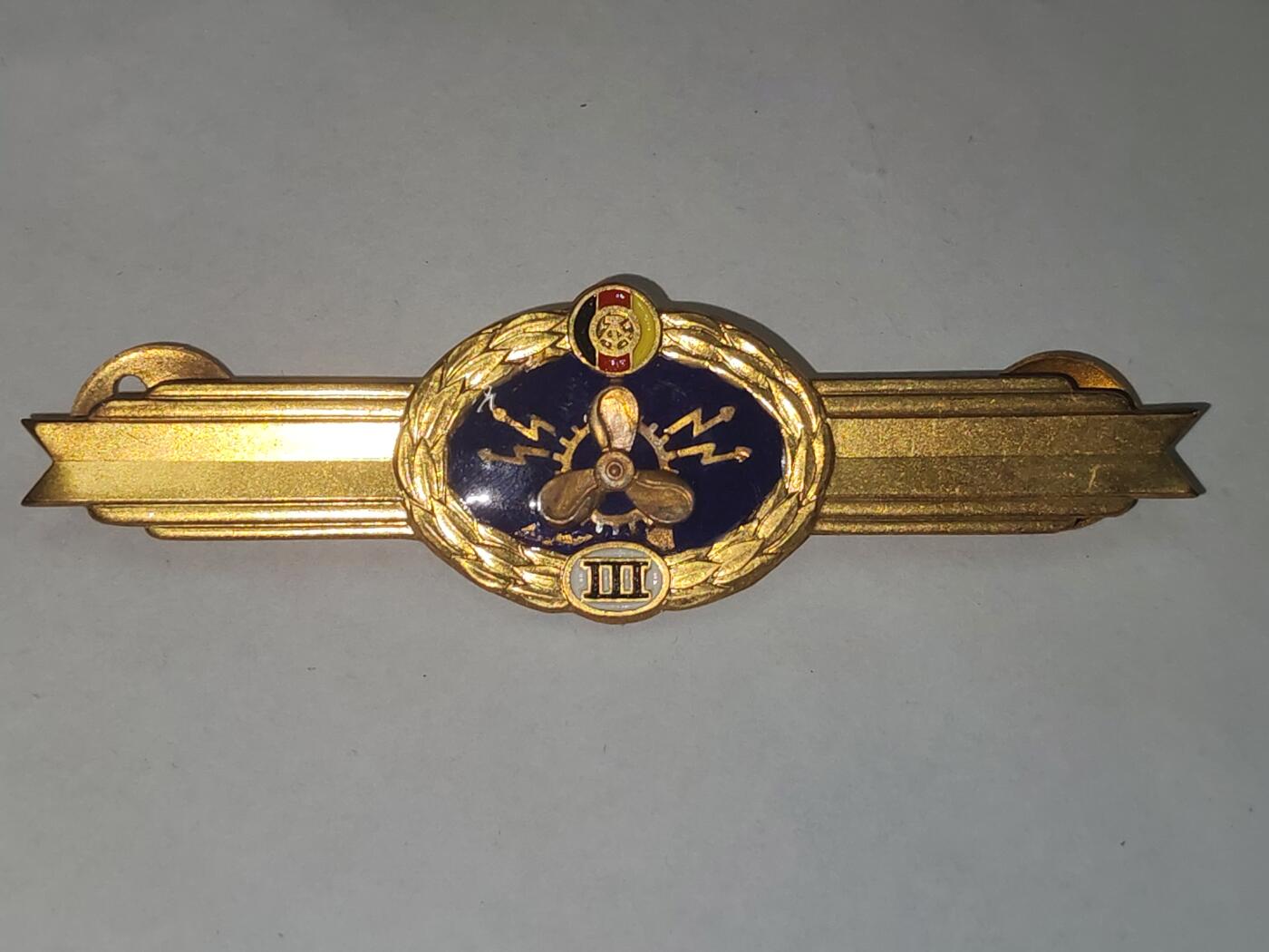 韵星假日拍卖第三十一期 -- Rimey Holidays Auction 31 ，民主德国二等海军技术人员技能章 无损 配件全 非常稀有的军种