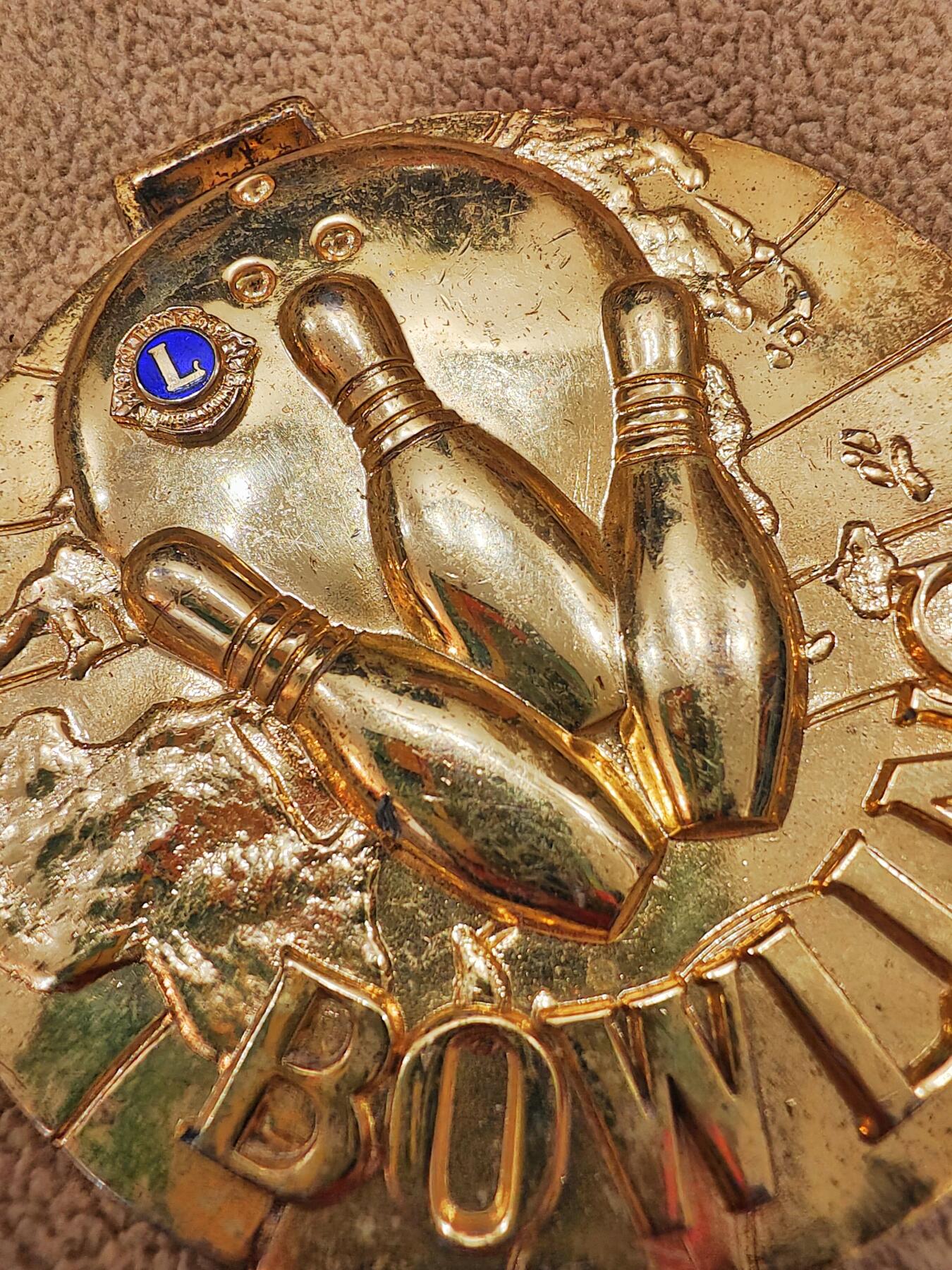 少见国际狮子会珐琅彩保龄球大铜牌 铜章