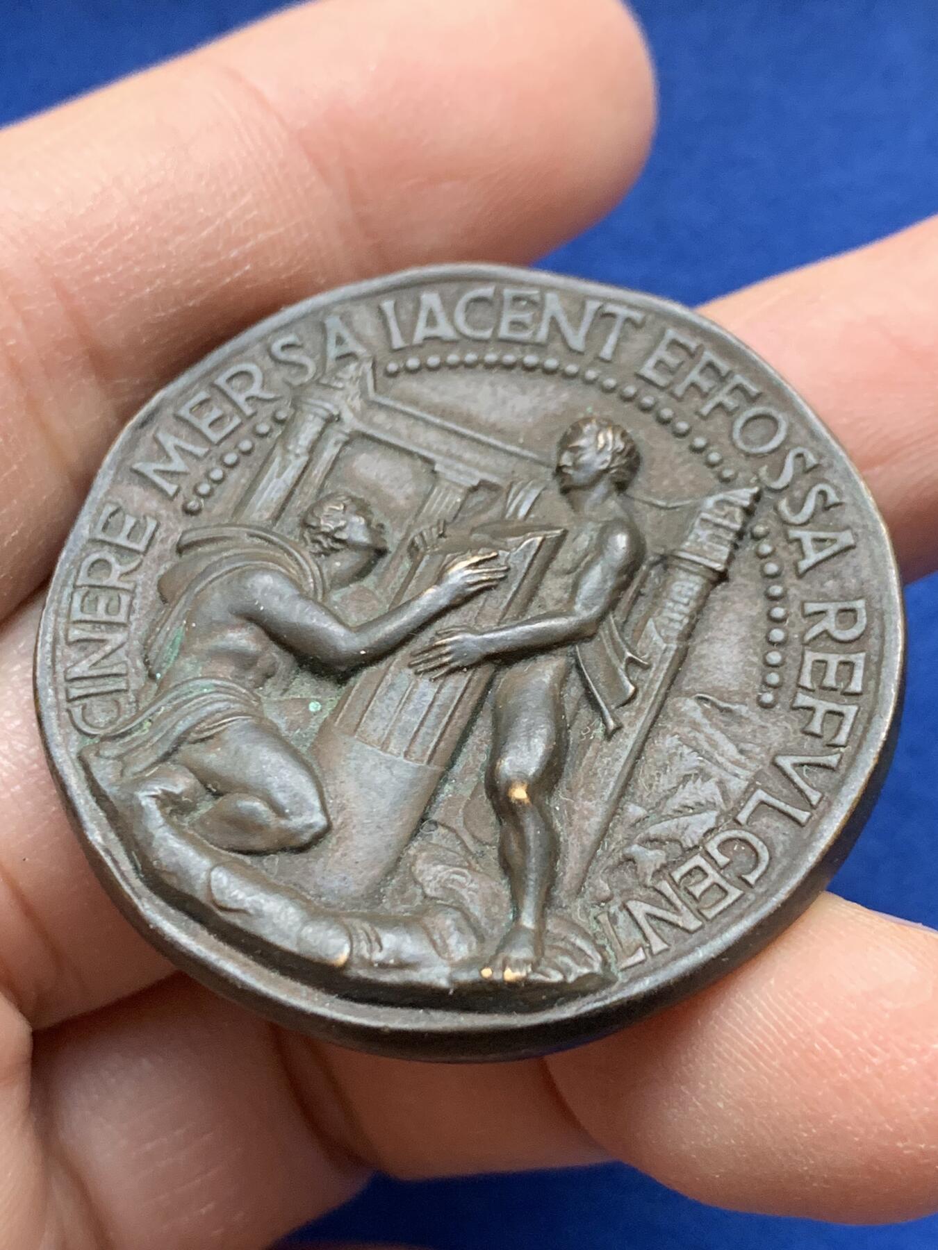 《竞宝斋》第443场 周日，周一，2场连拍 （全场包邮） 比利时工艺博览会纪念铜章 28.25克 40.1mm 双面超高浮雕 非常少见的品种