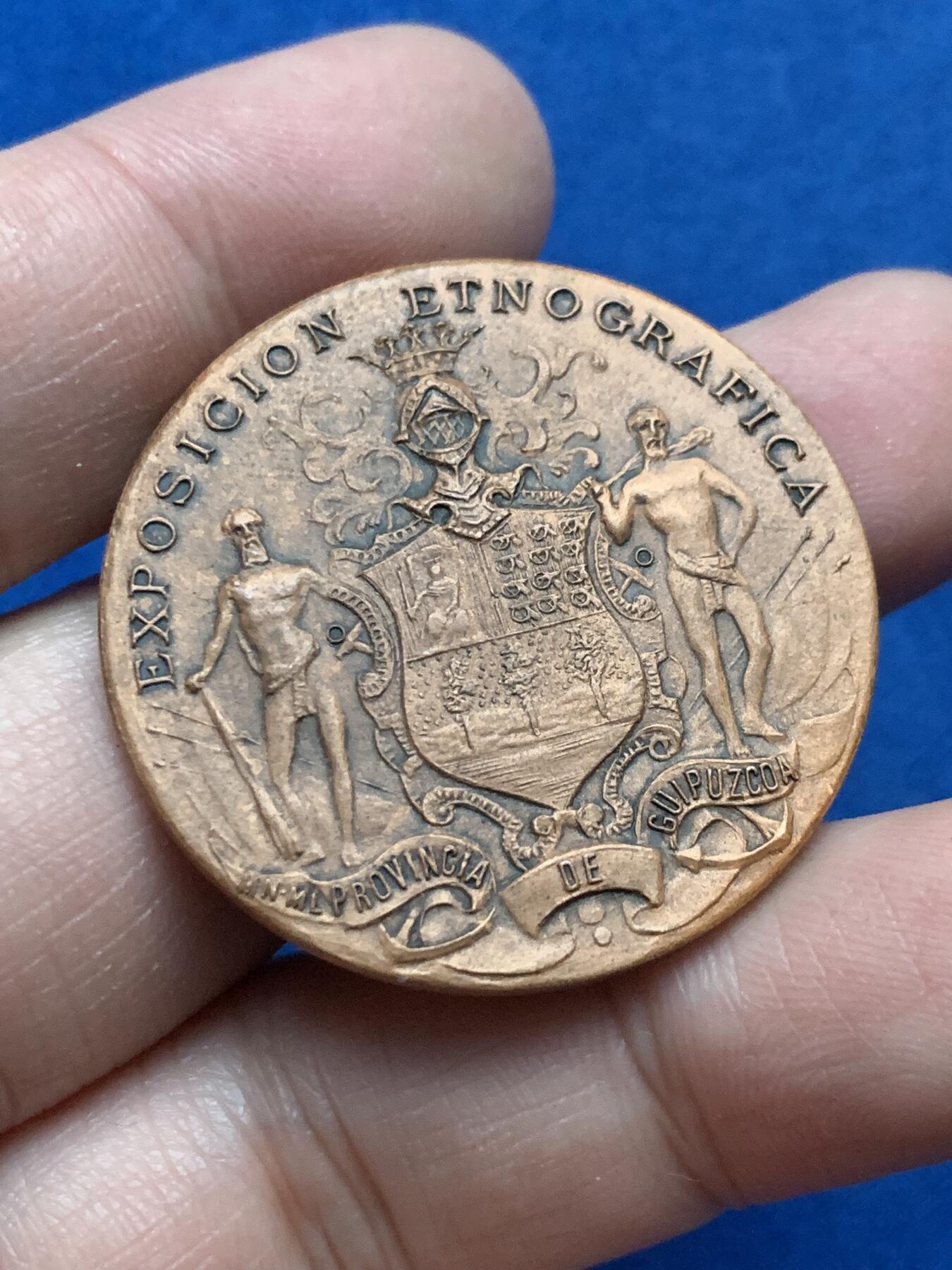 《竞宝斋》第443场 周日，周一，2场连拍 （全场包邮） 1904年西班牙圣塞巴斯蒂安民族志展览会纪念铜章 20.1克 36.5mm 带盒