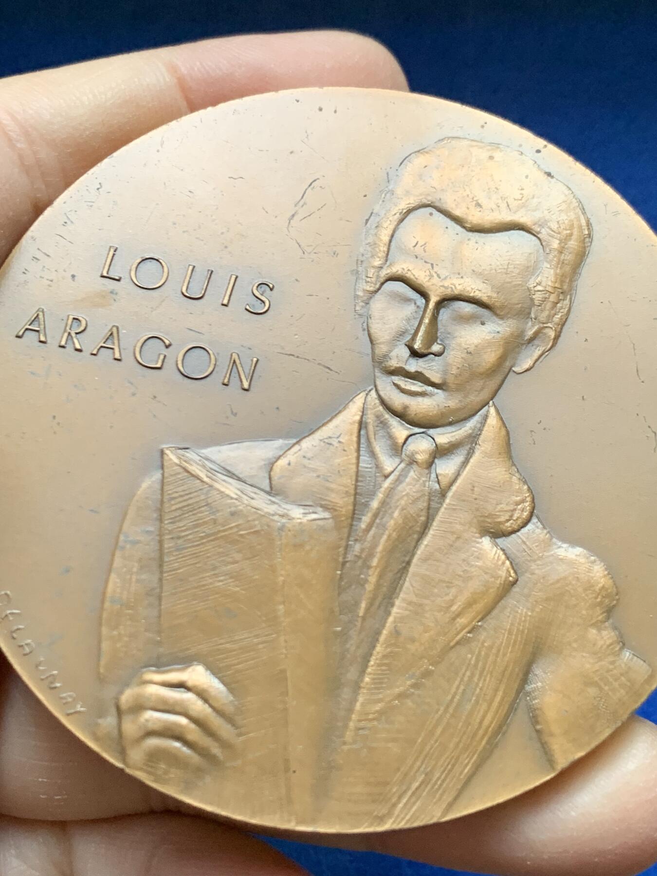 《竞宝斋》第443场 周日，周一，2场连拍 （全场包邮） 法国作家路易·阿拉贡纪念铜章 1982 丰饶角铜标 150.4克 68mm