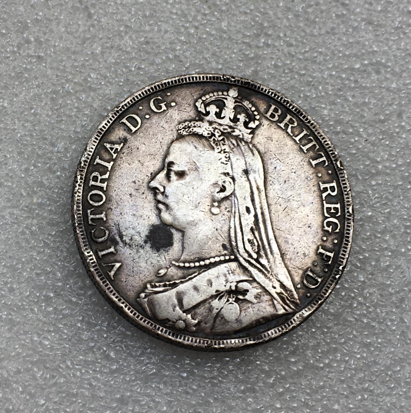 世界钱币专场拍卖 每周二开拍 1891年英国维多利亚女王高冠马剑1克朗流通银币 92.5%银