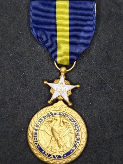 凯旋世界勋赏（第20期）（欢迎送拍）（对拍品有疑问请询问客服，不接受到手刀，出价默认拍品品相。请认真阅读拍卖规则！出价默认已认可！）（收到货请录制开箱视频，无视频概不处理问题。） - 美国海军杰出服役勋章