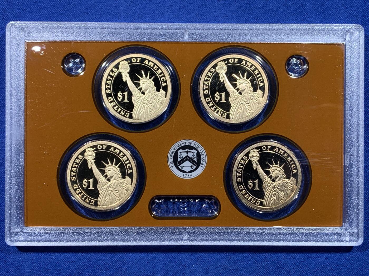 《竞宝斋》第443场 周日，周一，2场连拍 （全场包邮） 美国2014年精制套币（3本：总统币4枚，州币5枚，流通币5枚有萨卡嘉维亚）细节见图