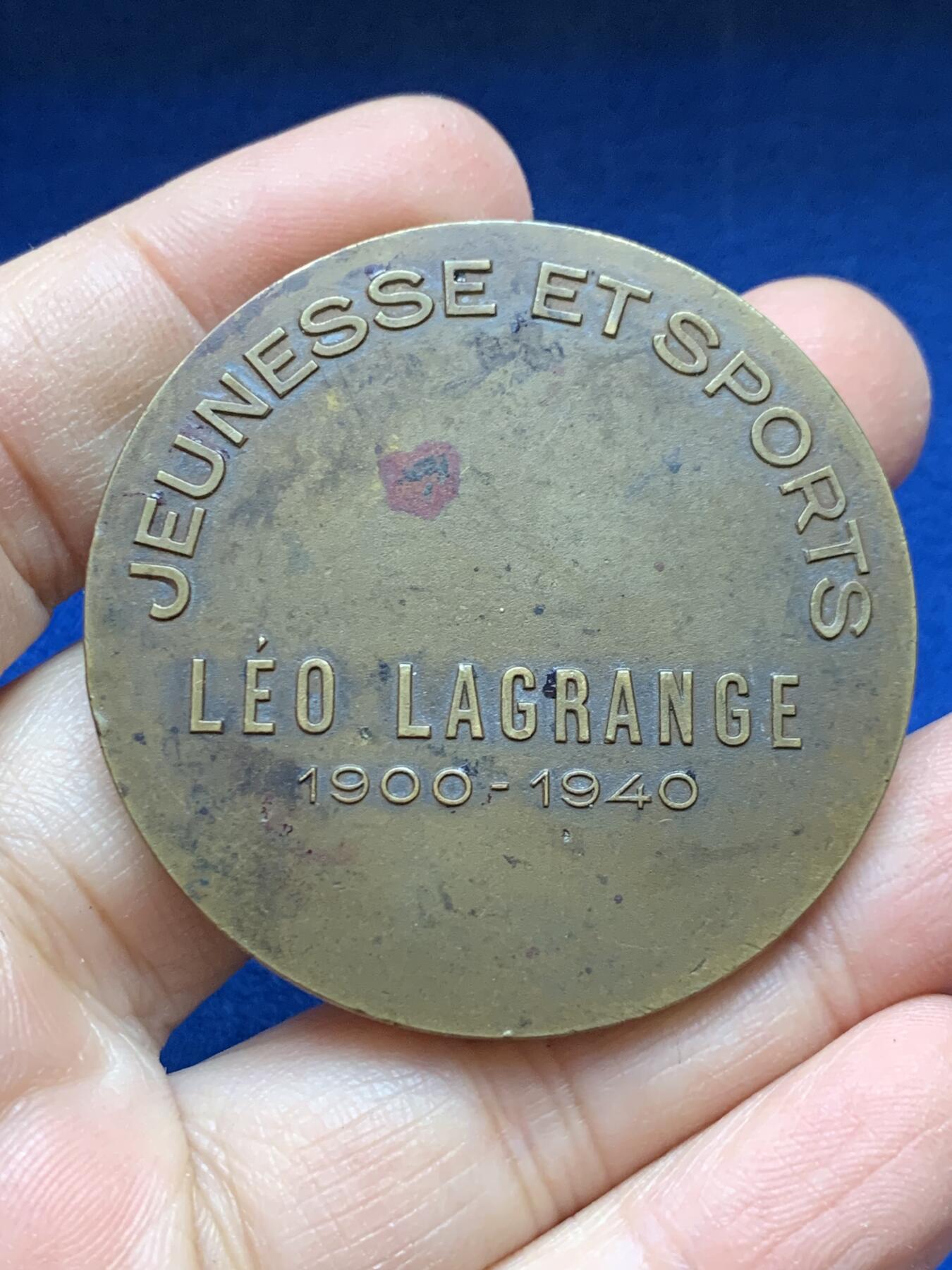 《竞宝斋》第443场 周日，周一，2场连拍 （全场包邮） 法国青年与体育运动-李奥·拉格朗日纪念铜章 77.1克 49.2mm