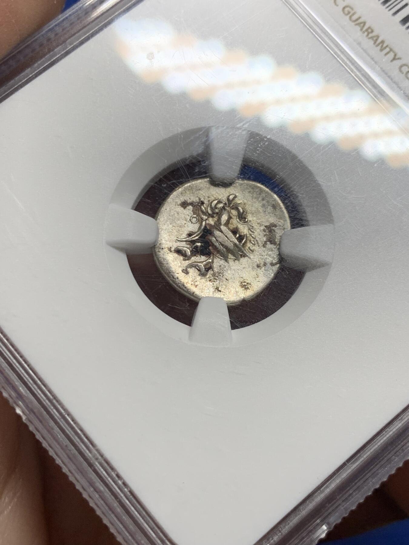 《竞宝斋》第443场 周日，周一，2场连拍 （全场包邮） NGC XFD 柬埔寨1847年金边王朝1/8T红鸟打制银币 整体清晰打制均衡并有包浆 带原光