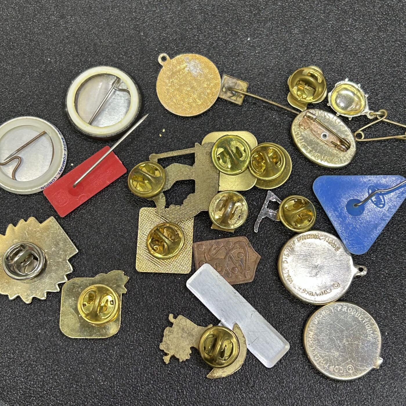 西秦中古拍卖第六十八期 欧洲小徽章一组