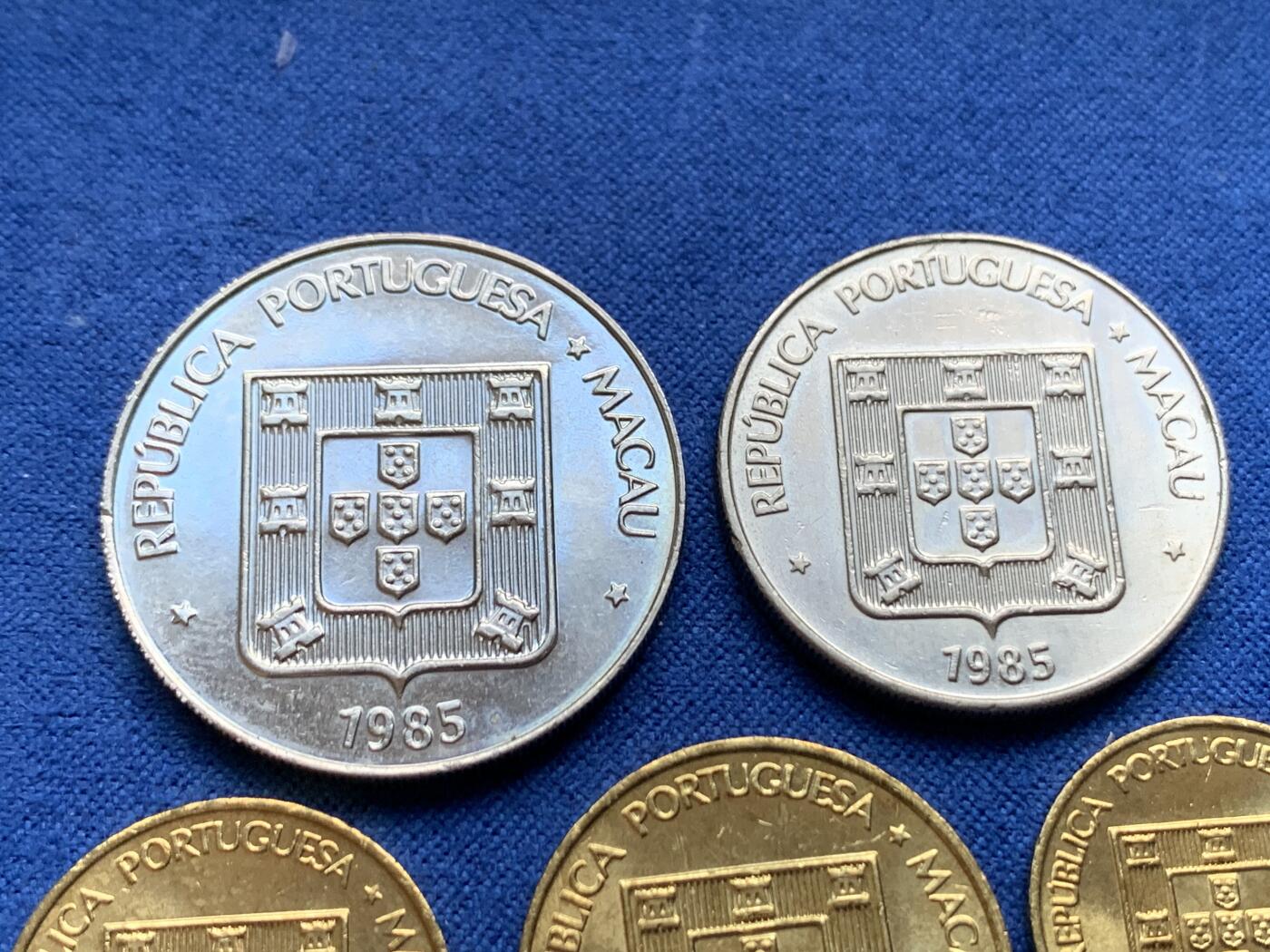 《竞宝斋》第443场 周日，周一，2场连拍 （全场包邮） 五枚一组 澳门1985年龙/鱼/福/禄/寿币 少见