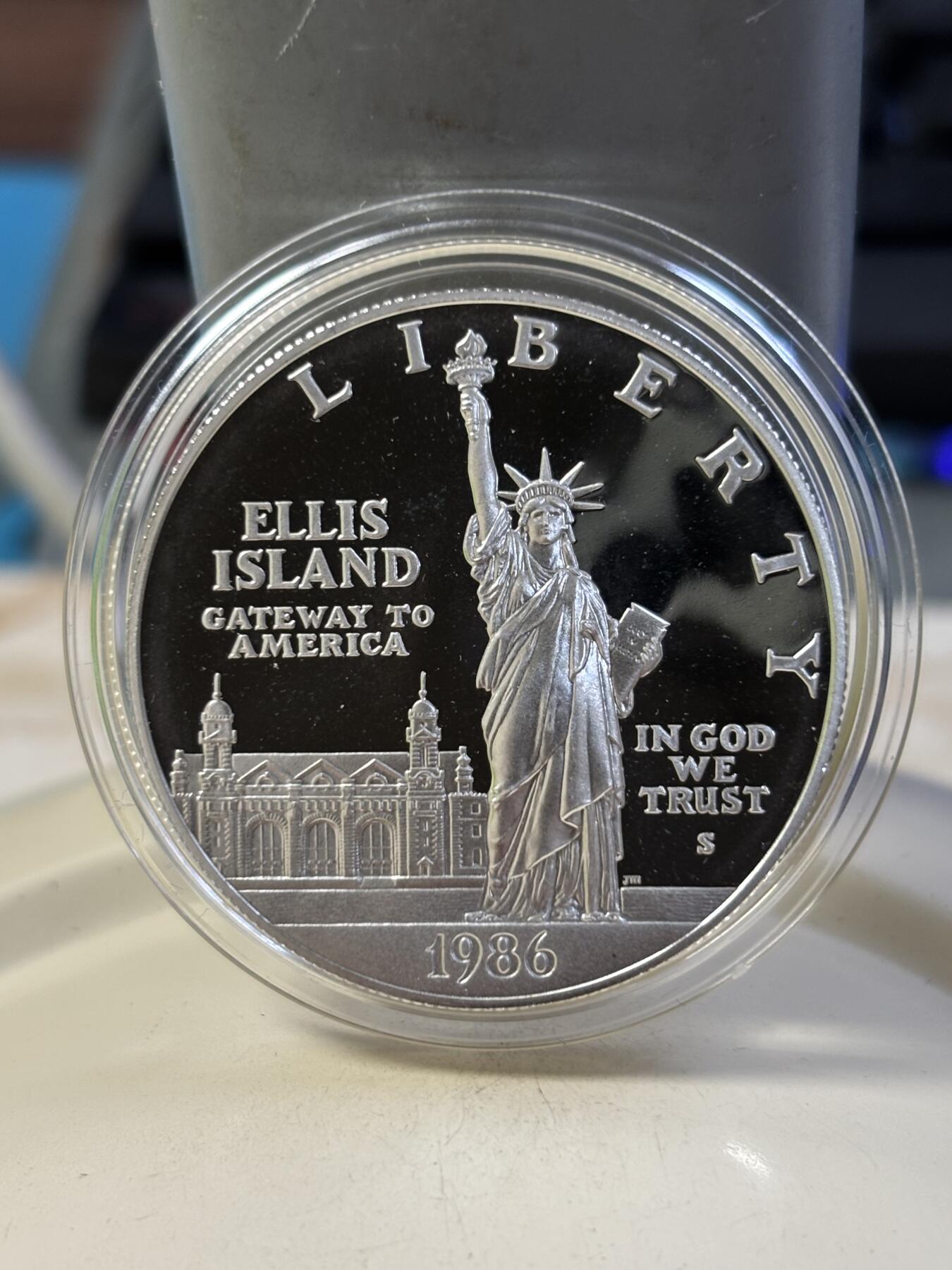 第183期拍卖 1986年美国双币套 自由女神纪念银币和铜镍币（1美元+半美元） 26.73克900银 盒证全