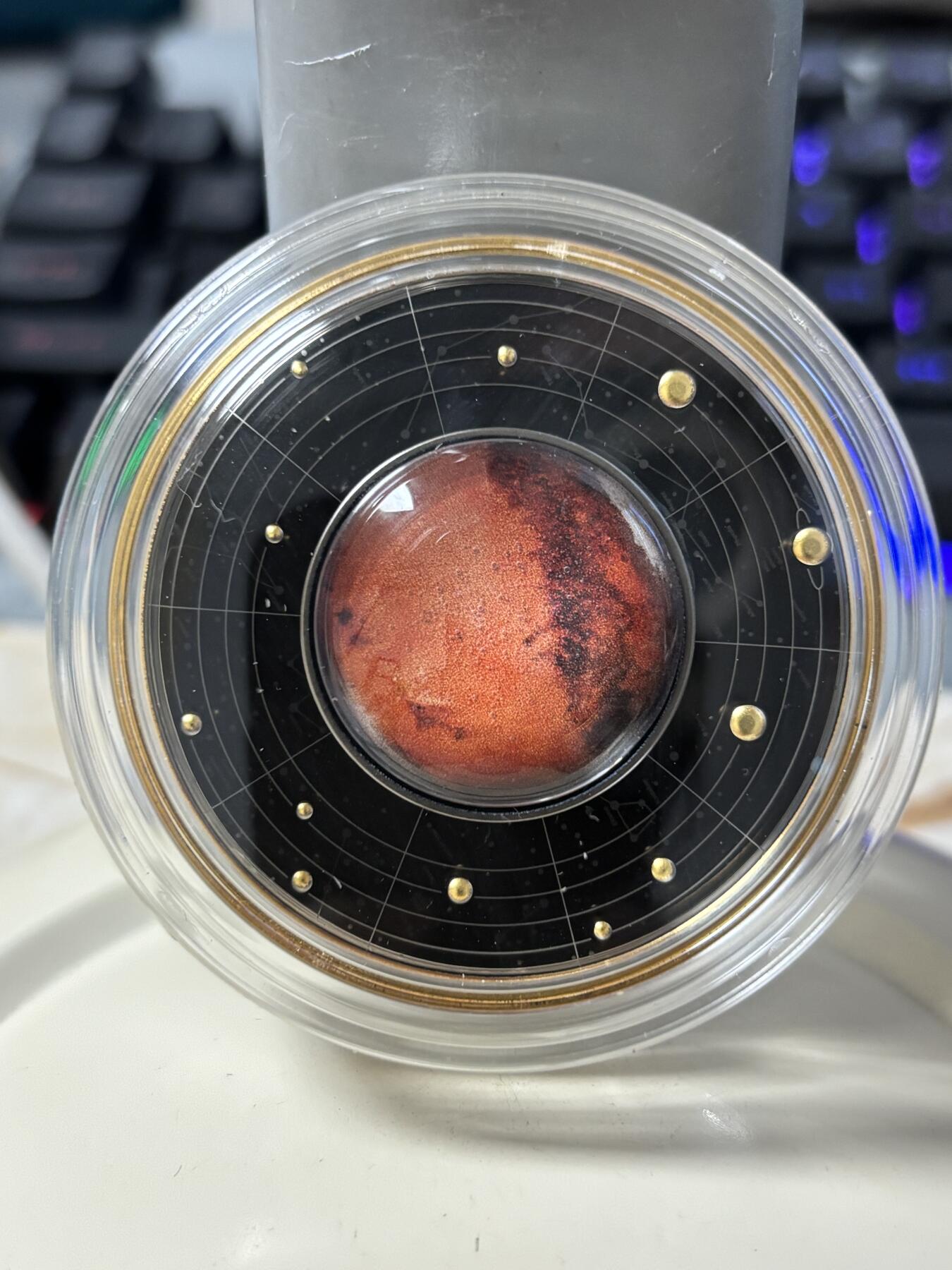 第184期拍卖 喀麦隆2021年太阳系系列火星钌化镀金彩印纪念银币，999银钌化，17.5克，发行555枚