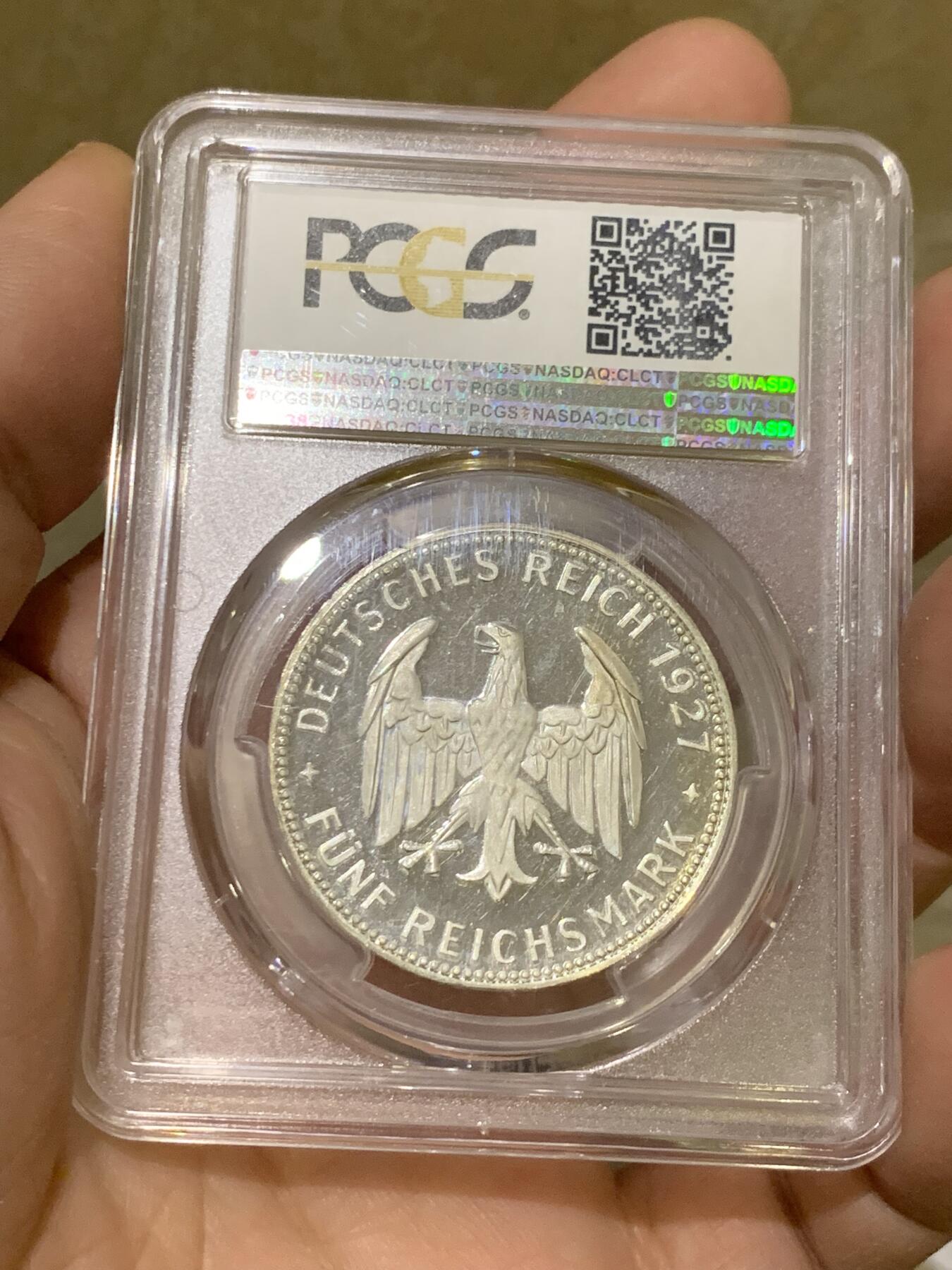 《竞宝斋》第443场 周日，周一，2场连拍 （全场包邮） PCGS PR64DCAM 德国魏玛1927年图宾根大学5马克精制银币，正面为大学创始人埃伯哈德公爵，稀有品种普制都不多见，这枚是近百年前的顶级深度镜面币！