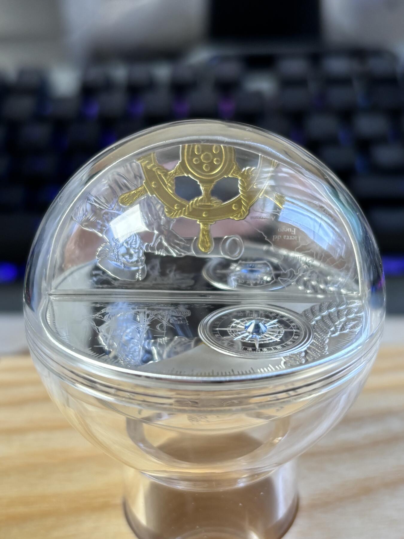 第183期拍卖 纽埃2021年麦哲伦环球航行立体镶嵌2盎司纪念银币，999银，发行333枚，亚克力盒有裂痕