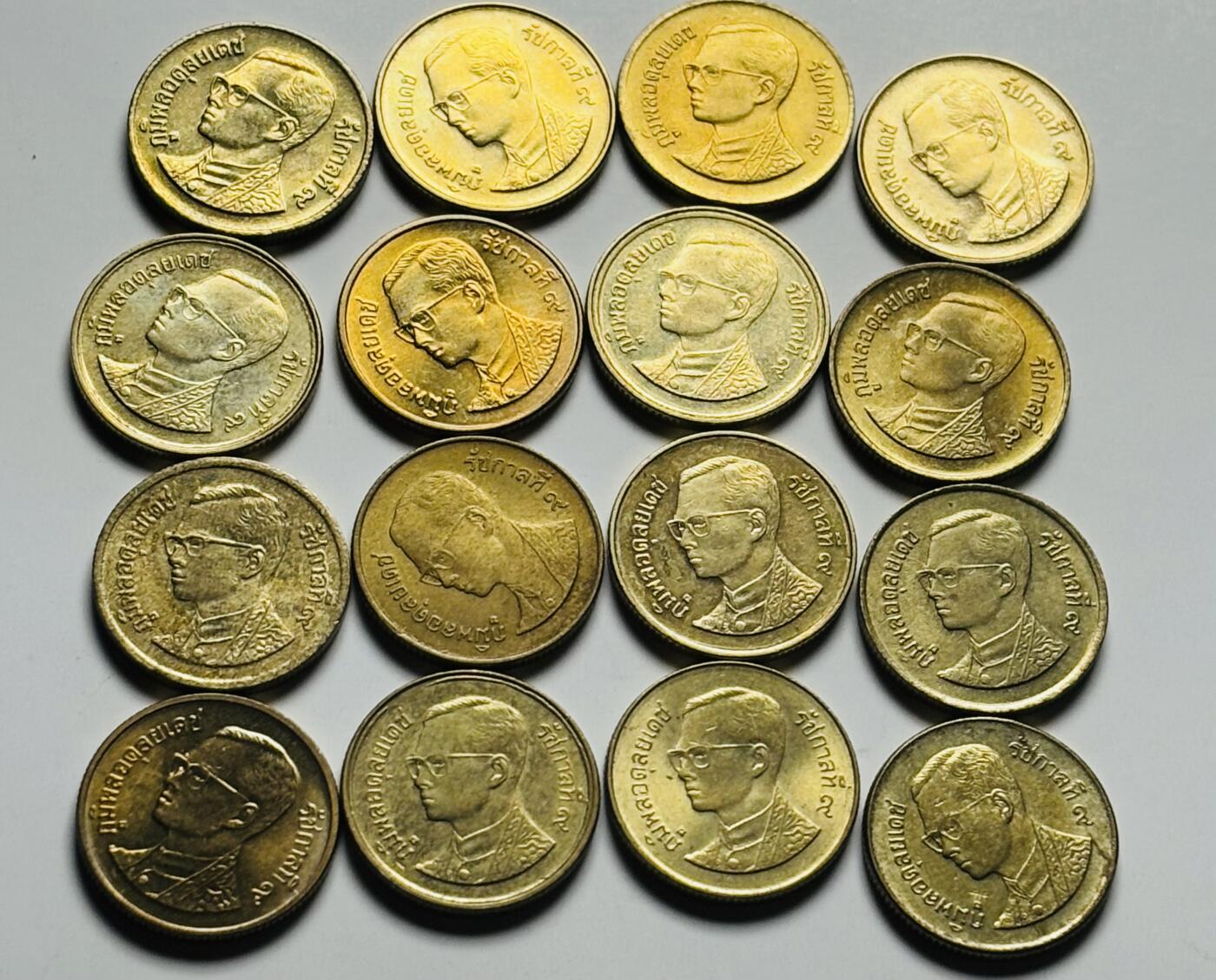 文馨钱币收藏第 284 场，【 长期接收代拍品】老藏家拍品南朝鲜李承晚时期货币，泰国大型纪念币，土耳其各时期及各国套币场 原铜光泰王 25 萨当铜币 16 枚