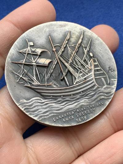 《竞宝斋》第443场 周日，周一，2场连拍 （全场包邮） - 西班牙1968年巴塞罗那第六届国际航海博览会纪念镀银铜章 70.5克 49.8mm 带盒 正面：1618年建造的"圣母好运号"卡拉维尔帆船