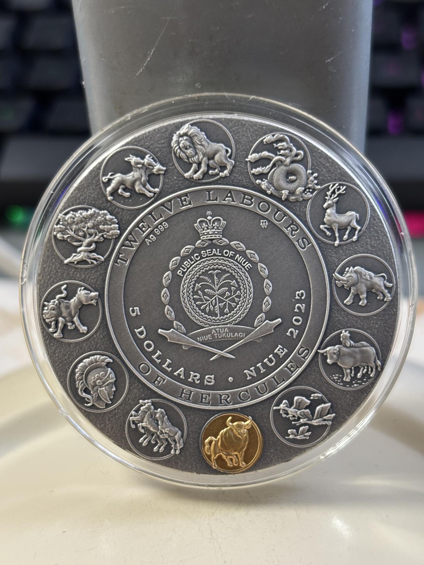 第184期拍卖 纽埃2023年大力神海格力斯驯服克里特公牛仿古银币，999银，发行500枚