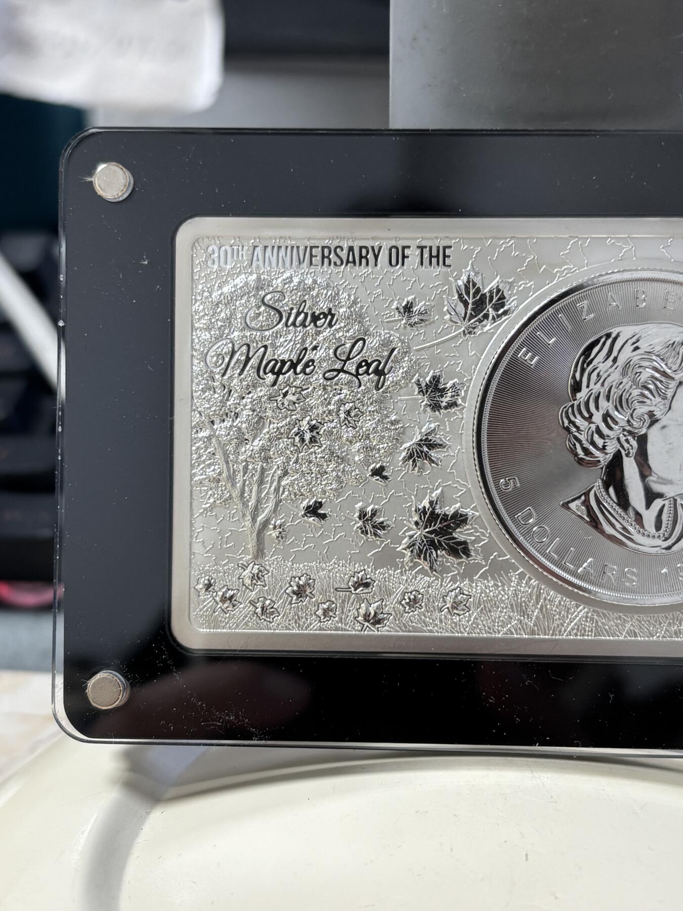 第184期拍卖 加拿大2018年枫叶发行30周年3盎司组合纪念银币，9999银，发行5000套