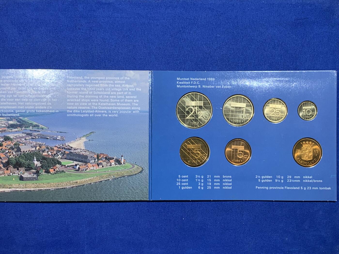 《竞宝斋》第443场 周日，周一，2场连拍 （全场包邮） 两套一组 荷属安德列斯（安的列斯）官方套币，1989年6枚套币和1981年7枚套。