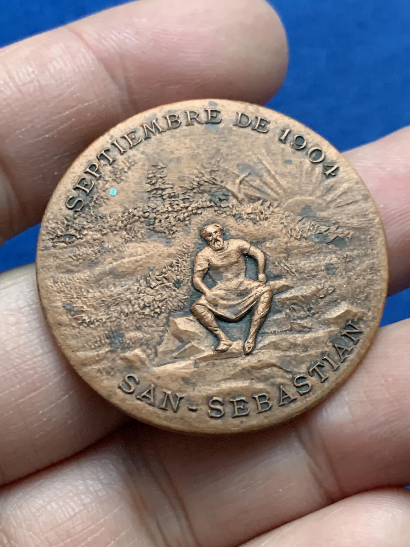 《竞宝斋》第443场 周日，周一，2场连拍 （全场包邮） 1904年西班牙圣塞巴斯蒂安民族志展览会纪念铜章 20.1克 36.5mm 带盒