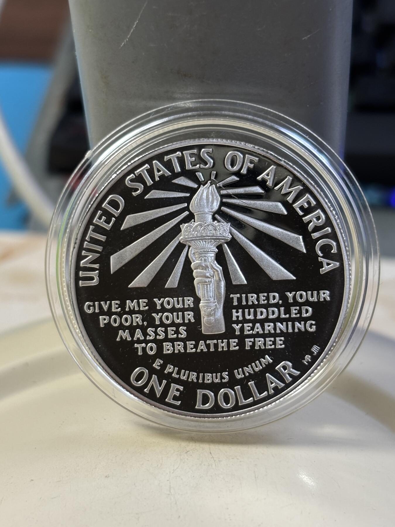 第183期拍卖 1986年美国双币套 自由女神纪念银币和铜镍币（1美元+半美元） 26.73克900银 盒证全