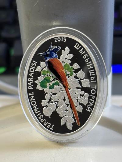 第183期拍卖 - 哈萨克斯坦2015年鸟类彩色椭圆形纪念银币，925银，31.1克，发行3000枚