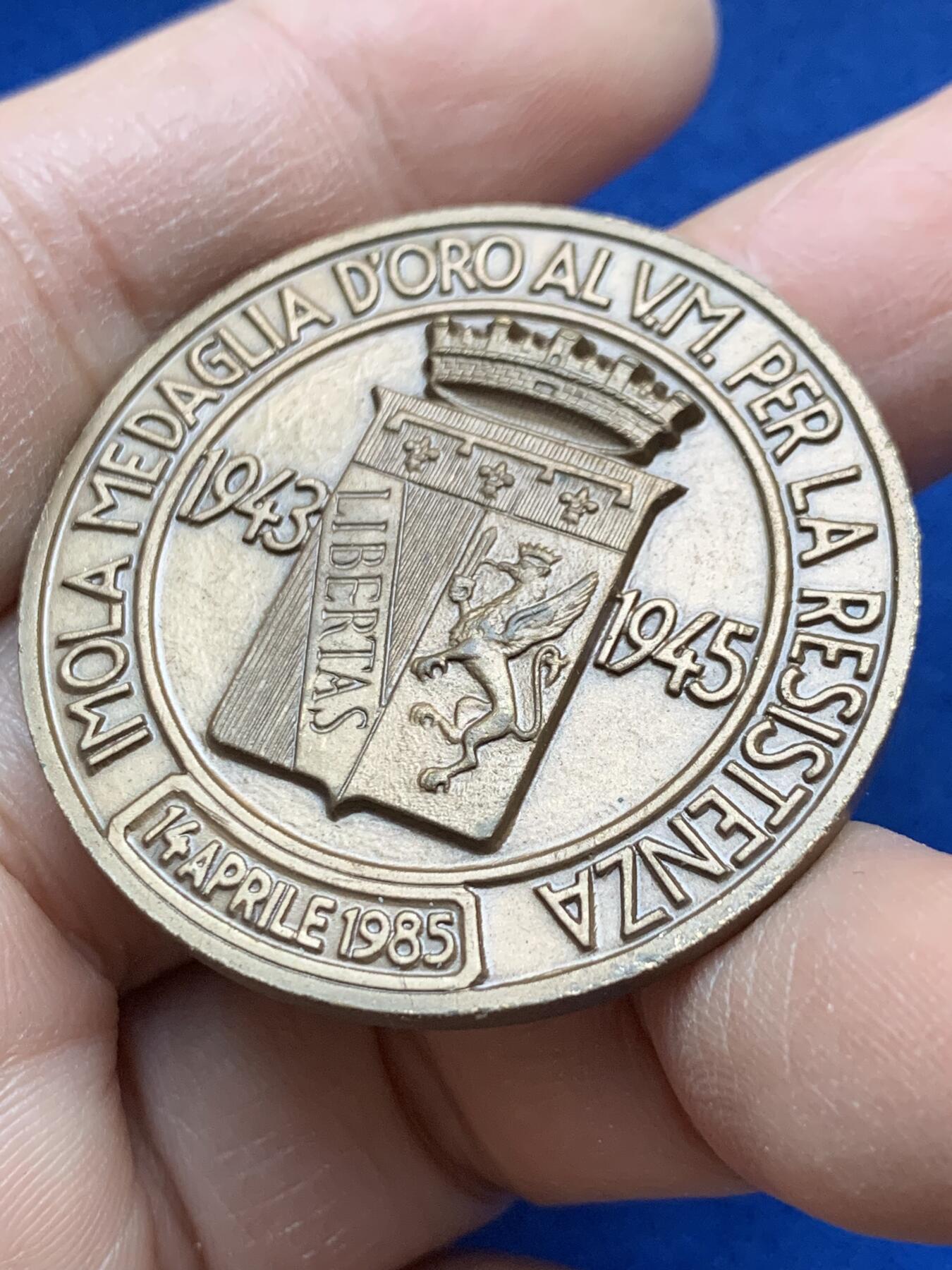 《竞宝斋》第443场 周日，周一，2场连拍 （全场包邮） 意大利二战抵抗运动‌纪念章 重约26.7克 40.1mm 双面高浮雕 细节见图